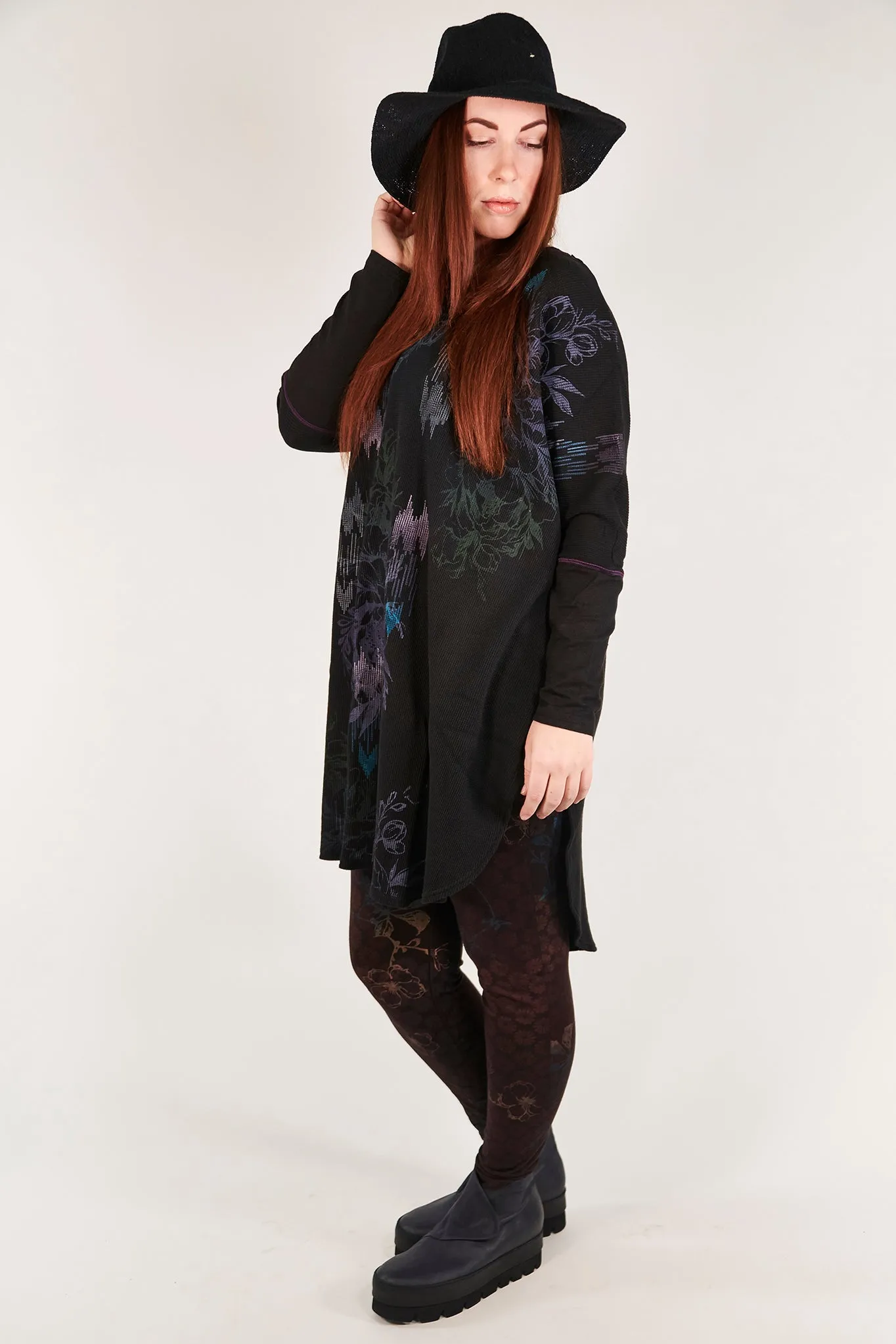 2251 Natural City Tunic-Black- Nouveau Floral Cascade Pattern