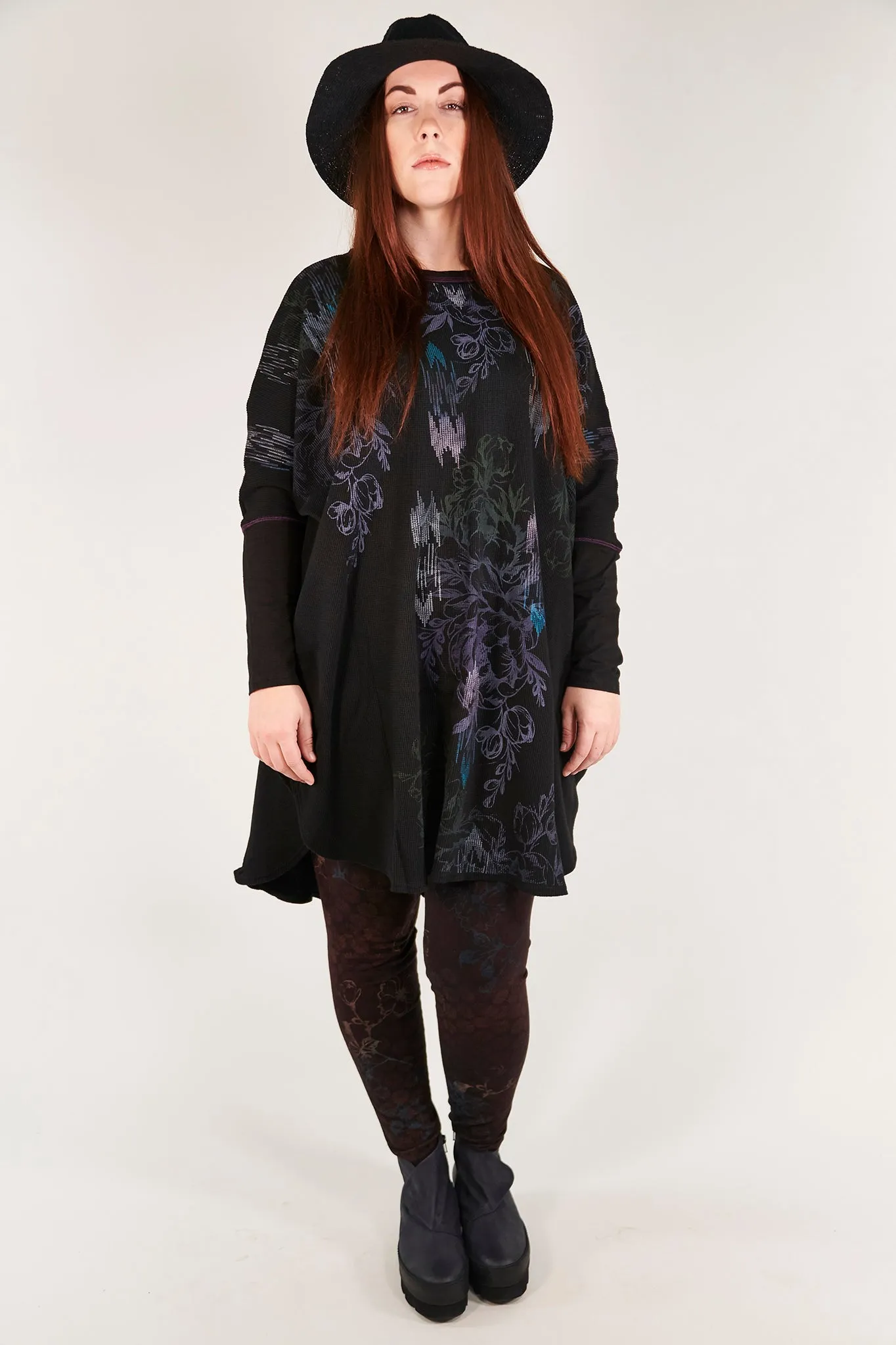 2251 Natural City Tunic-Black- Nouveau Floral Cascade Pattern