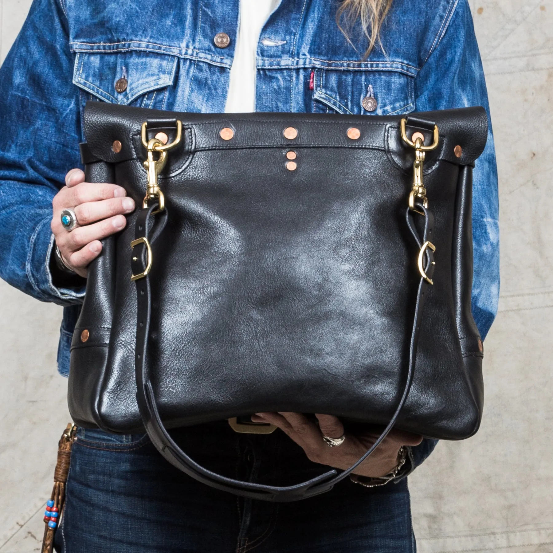 Blue Highway Messenger Bag Veg Tan Leather Black