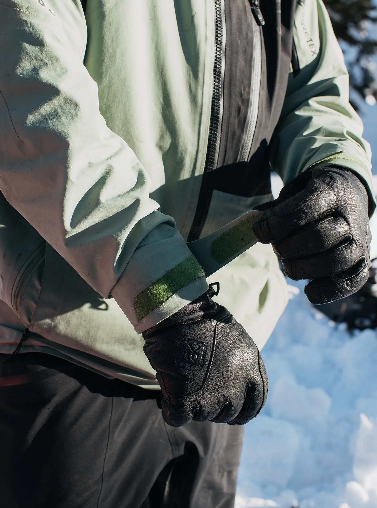 Burton [ak] Clutch GORE-TEX Leather Gloves True Black 2025