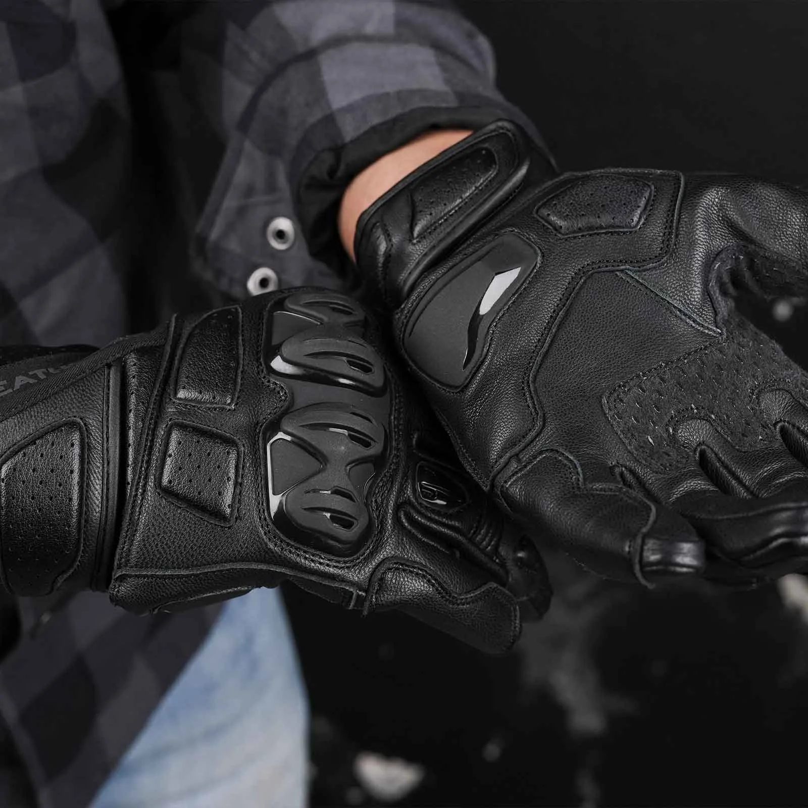 CE-Certified Men’s Motorbike Black Gloves