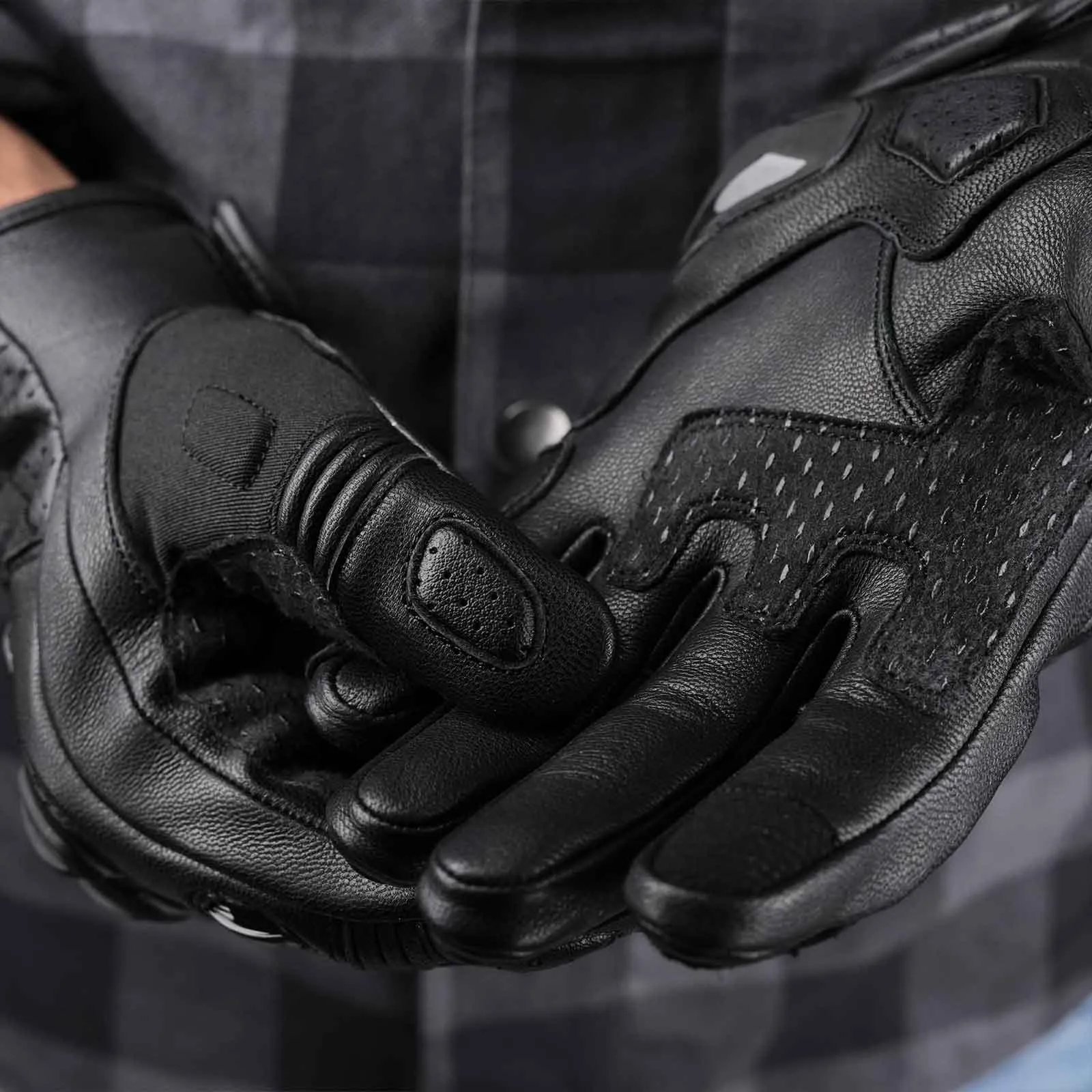 CE-Certified Men’s Motorbike Black Gloves