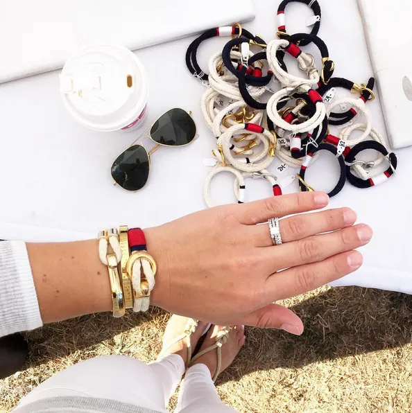 Deckard - Ivory/Navy/Red/Gold