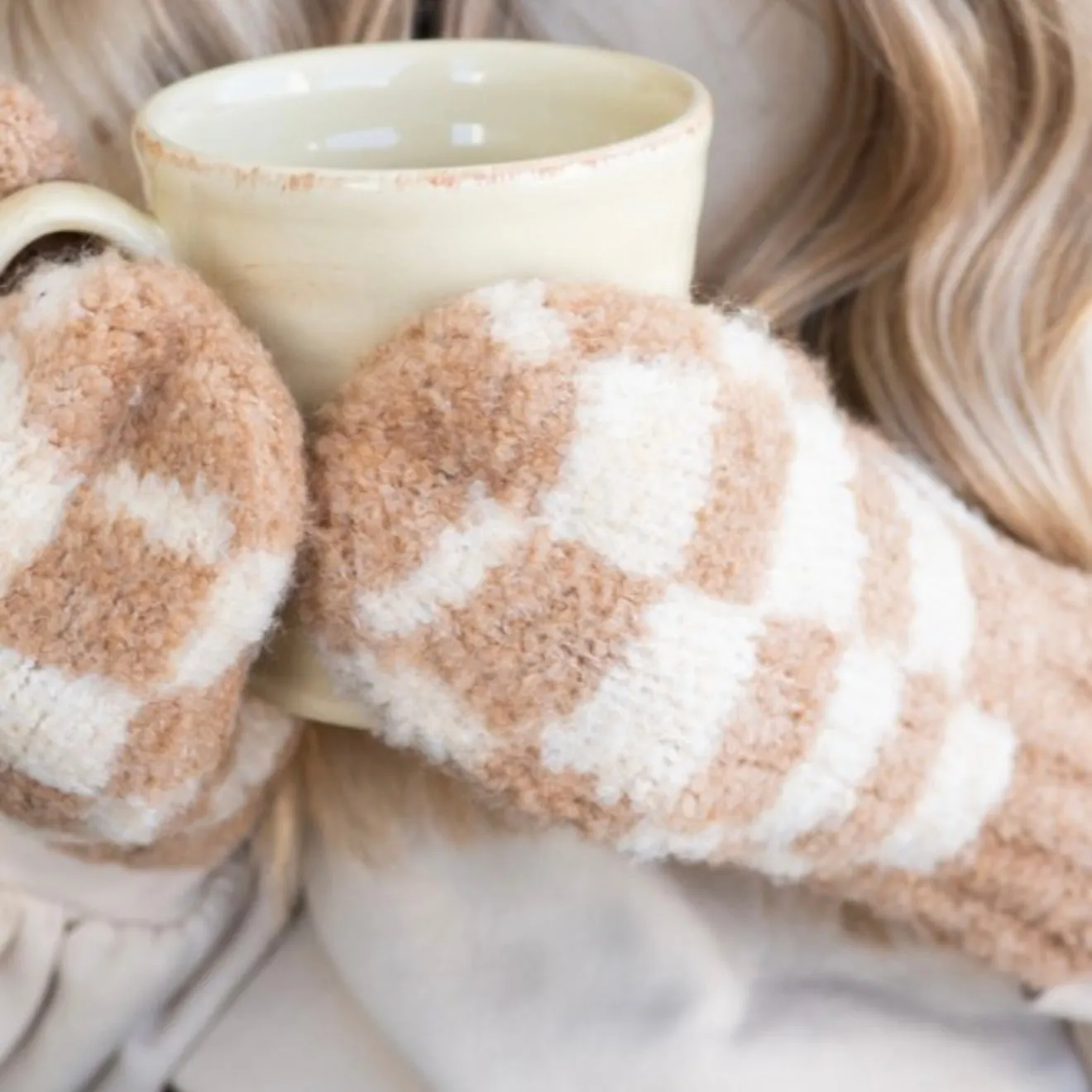 Doorbuster Mittens - Ivory & Brown