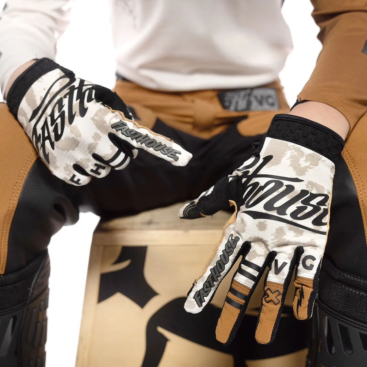 Elrod Stay Golden Girl's Glove - Chalk/Camel