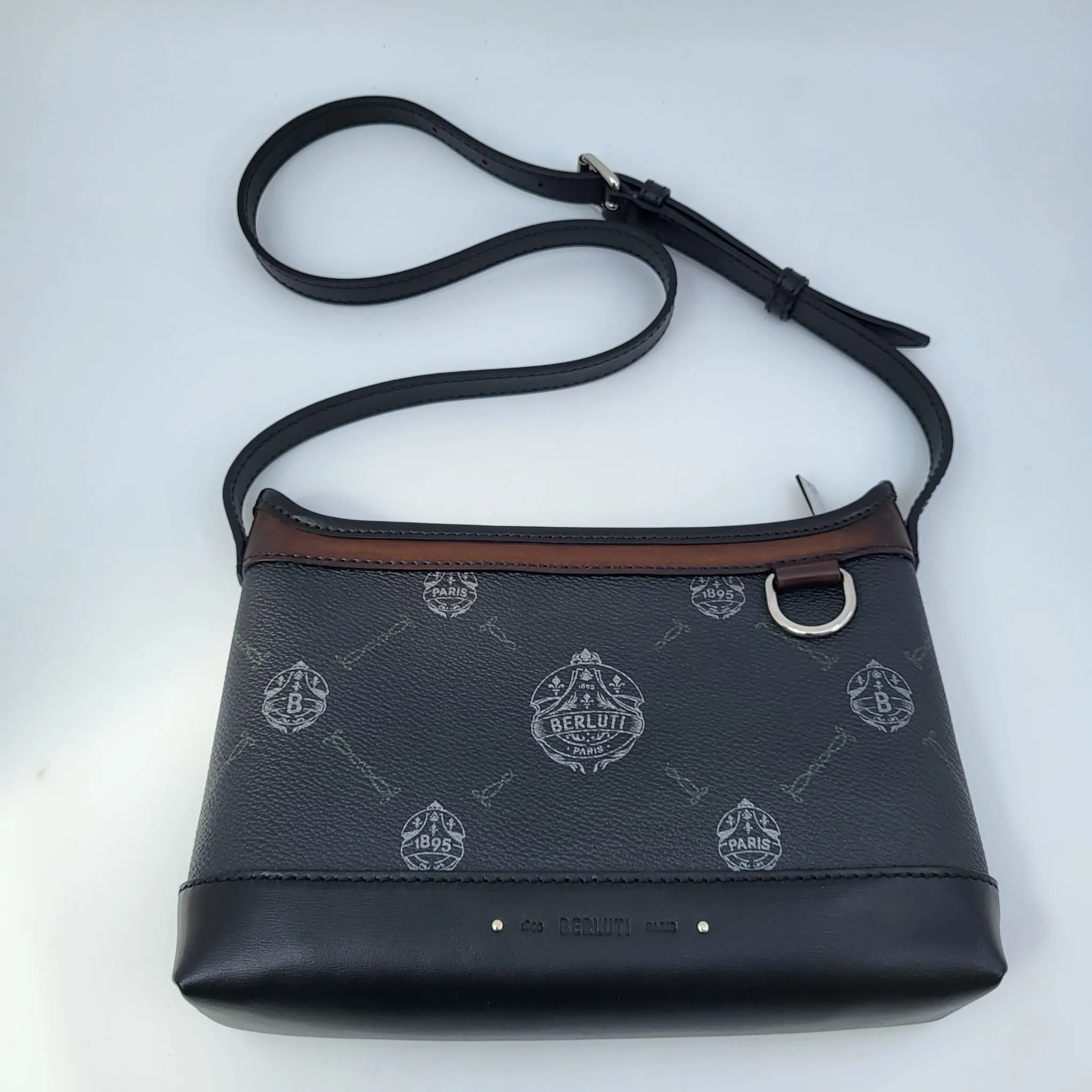 Escapade Messenger Bag