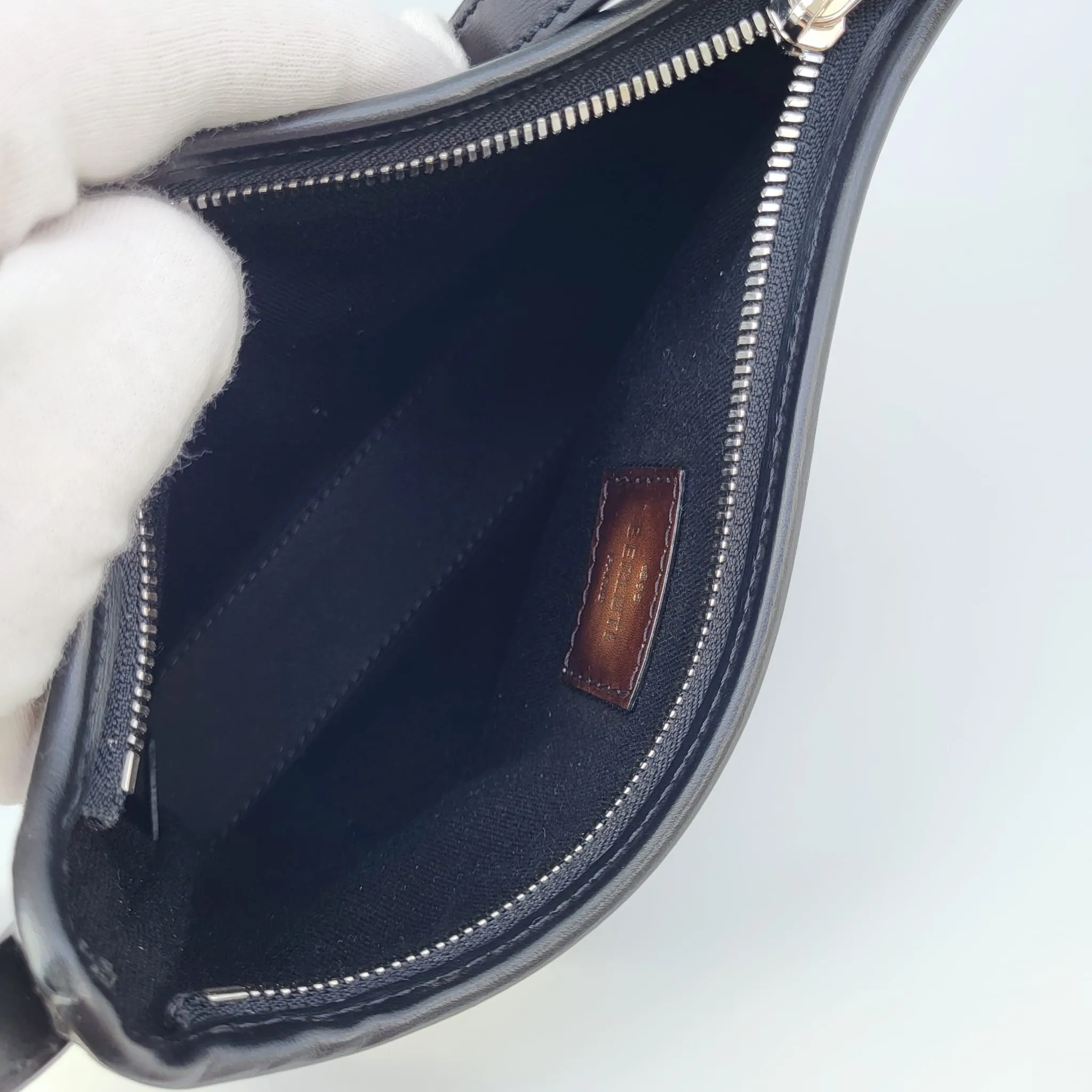 Escapade Messenger Bag