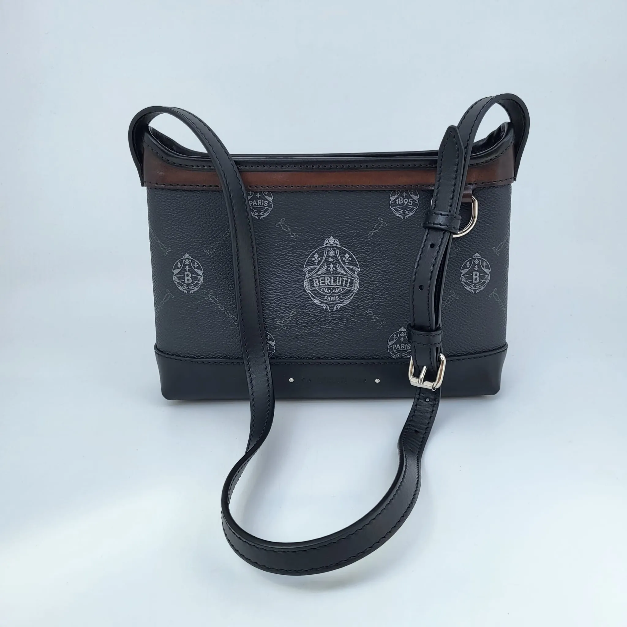 Escapade Messenger Bag