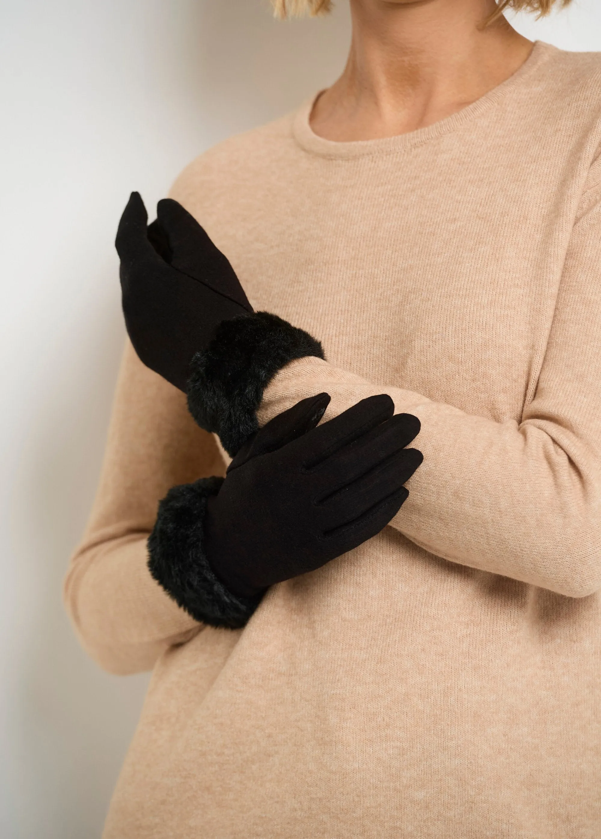 Faux fur trim mesh gloves