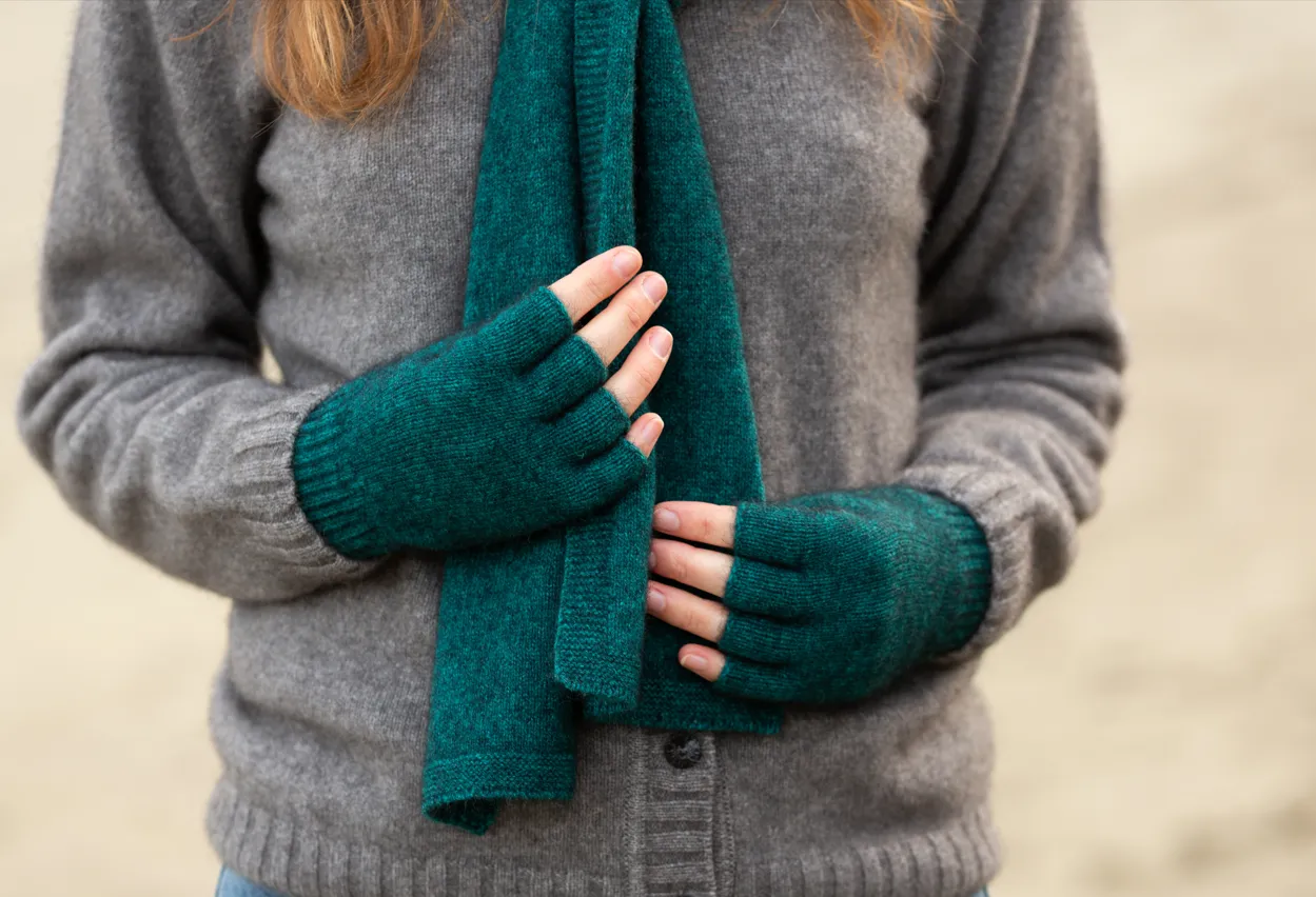 FINGERLESS GLOVES