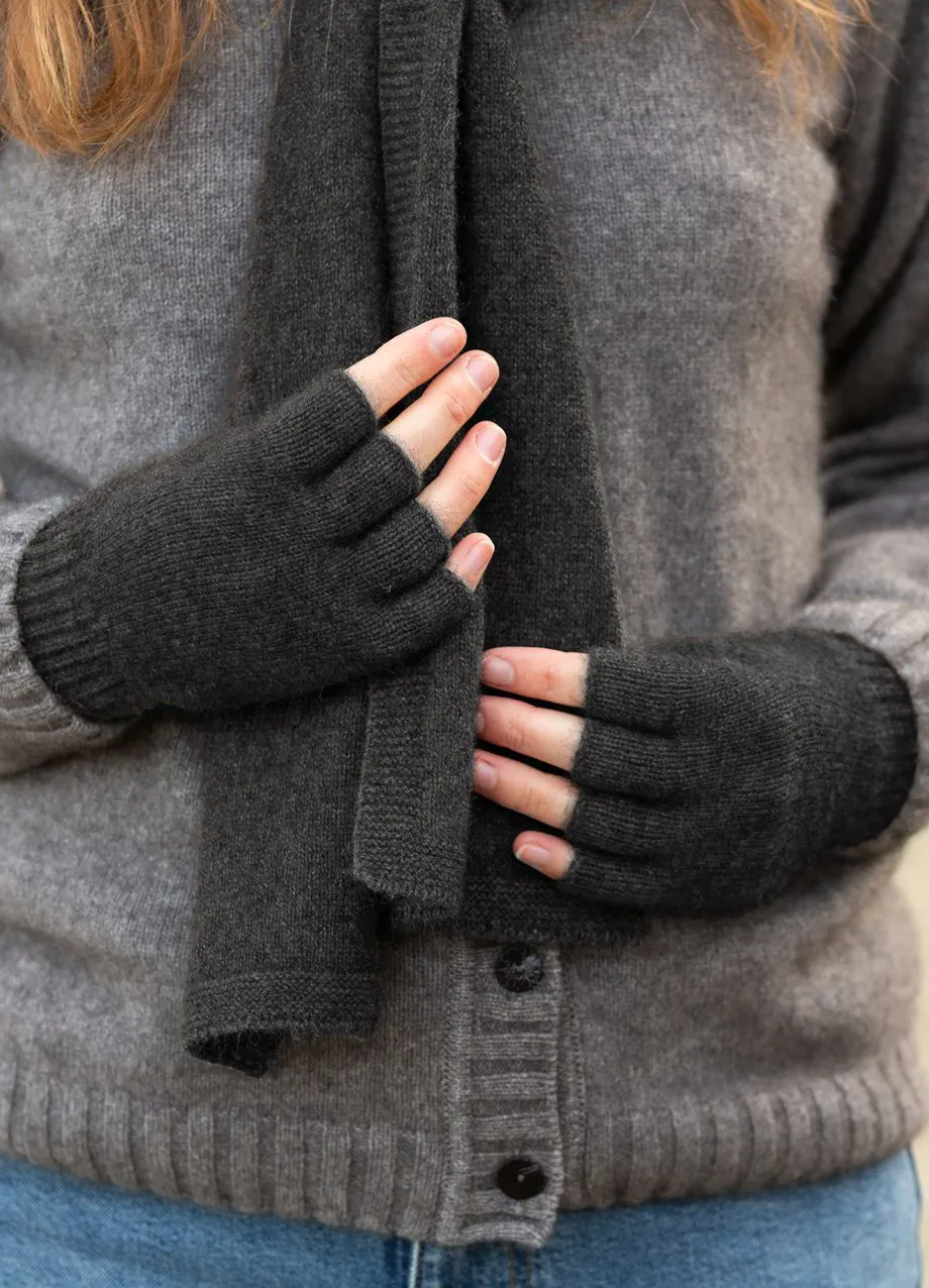 FINGERLESS GLOVES