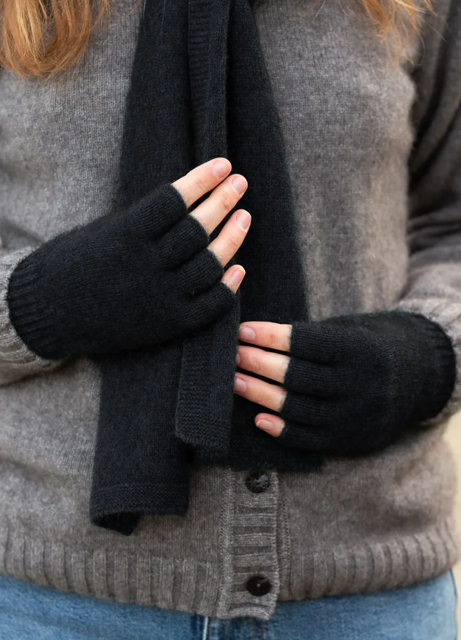 FINGERLESS GLOVES