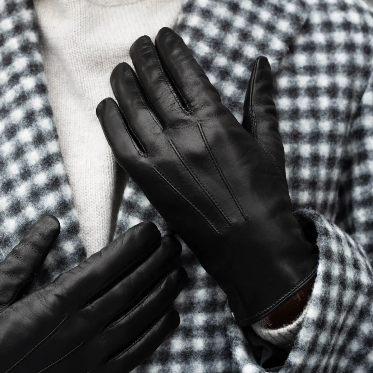 Francesca (black) - Italian lambskin leather gloves with white rabbit fur lining