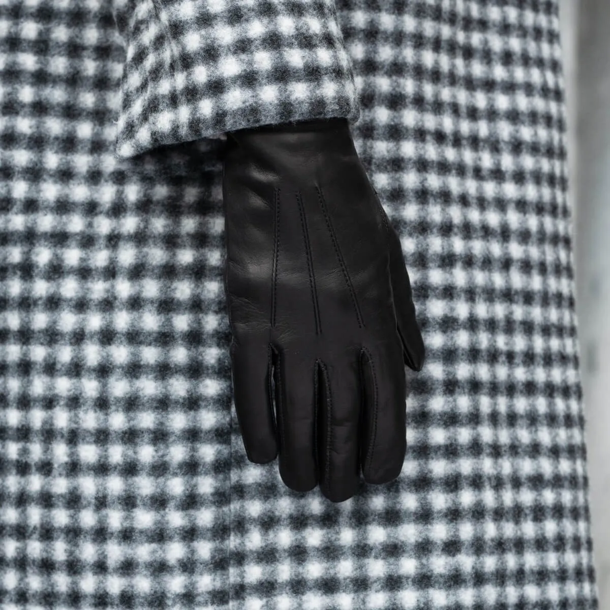 Francesca (black) - Italian lambskin leather gloves with white rabbit fur lining