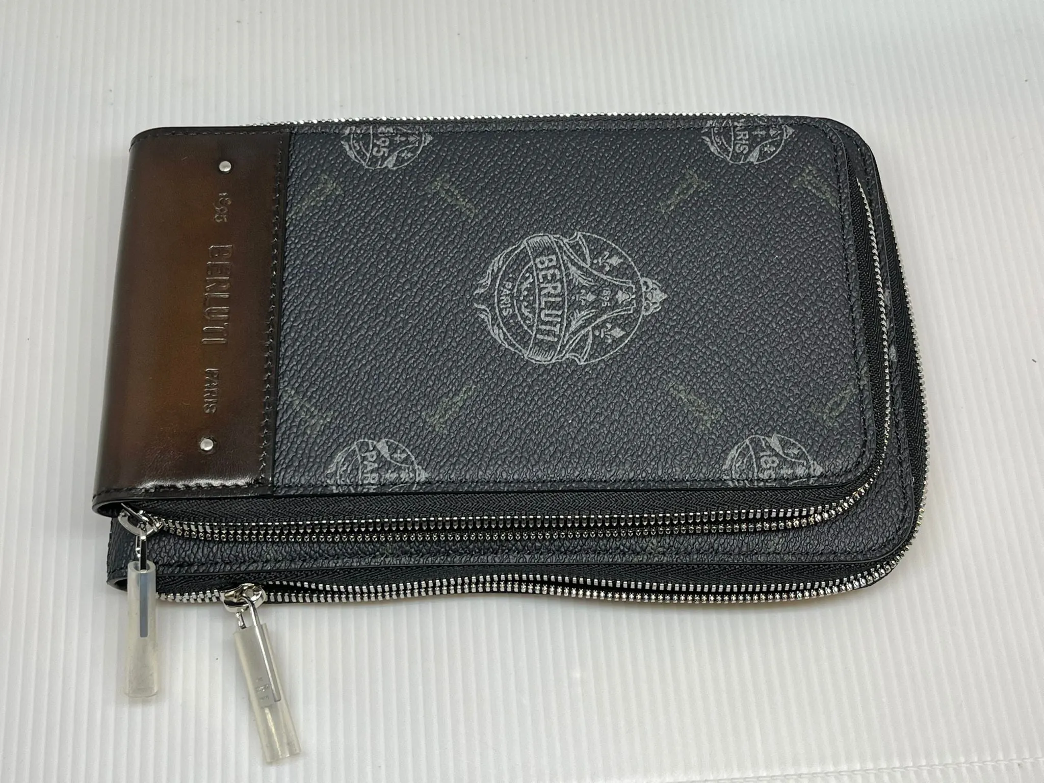 Globe-Trotter Mini Messenger Bag
