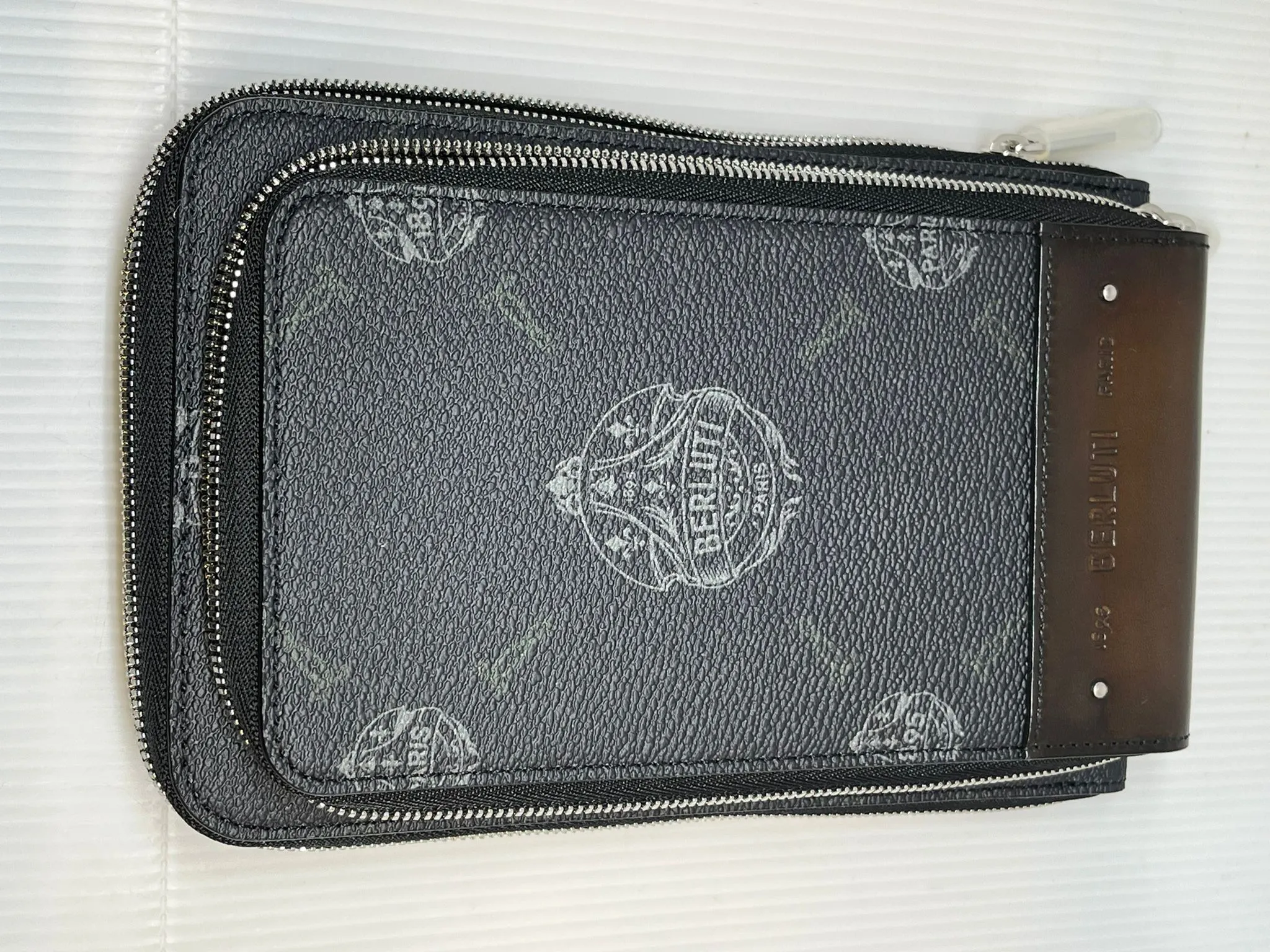 Globe-Trotter Mini Messenger Bag