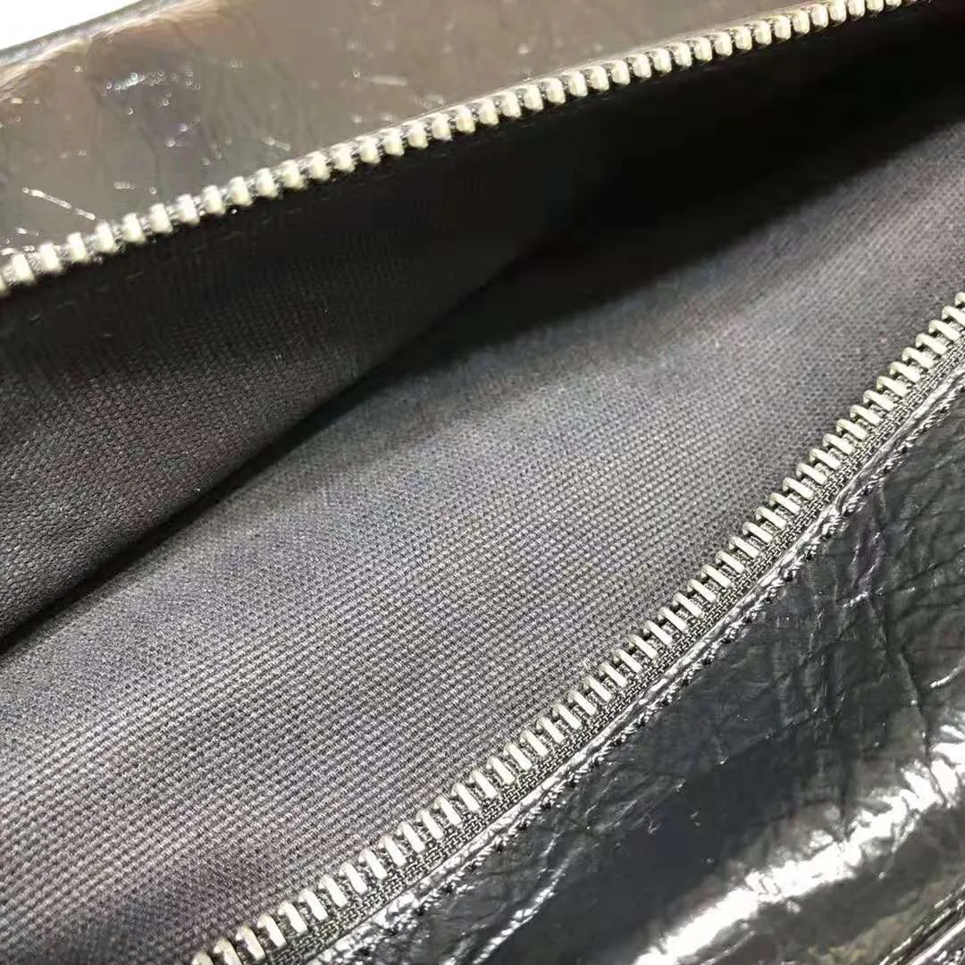 Gucci Medium Soft Leather Messenger Bag In Black