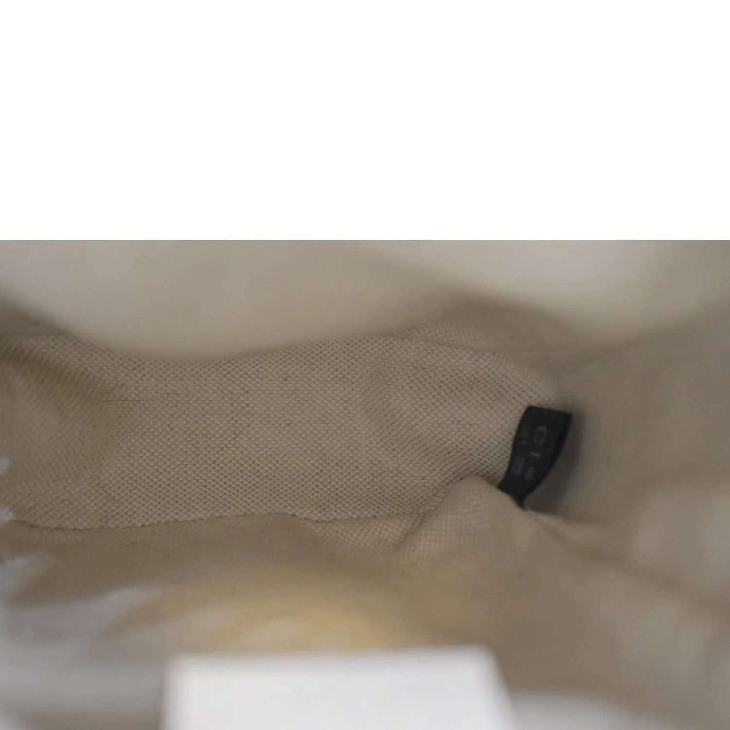 GUCCI Mini Logo Leather Crossbody Messenger Bag Off White 574803
