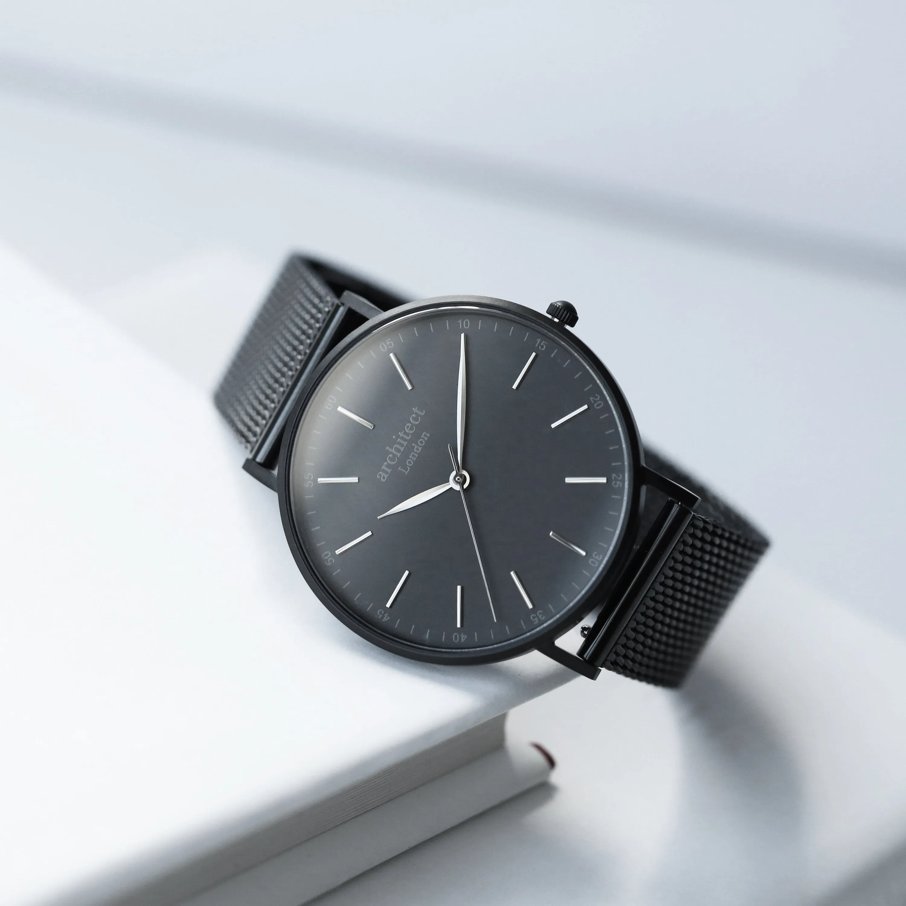 Handwriting Engraving - Men's Minimalist Watch   Pitch Black Mesh