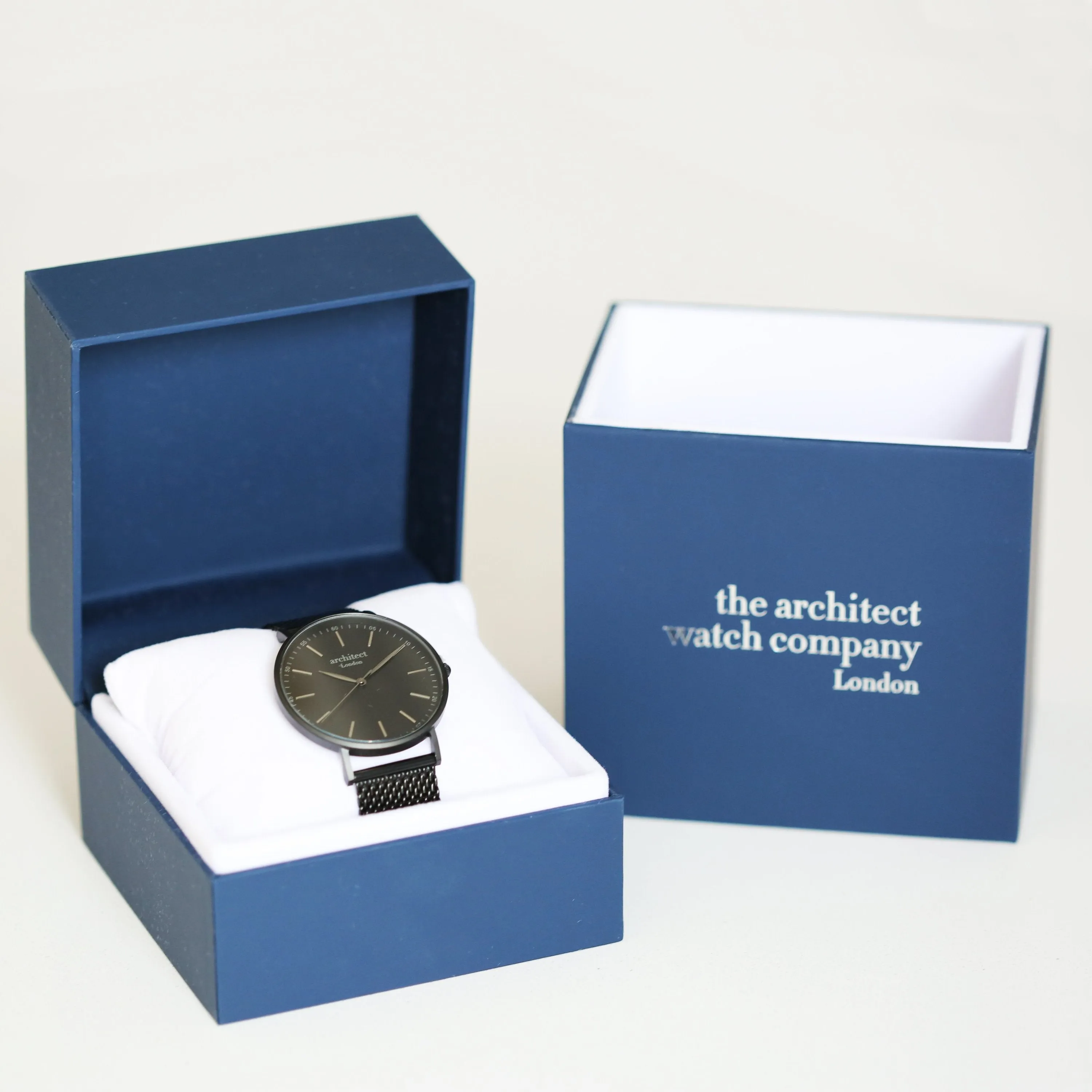 Handwriting Engraving - Men's Minimalist Watch   Pitch Black Mesh