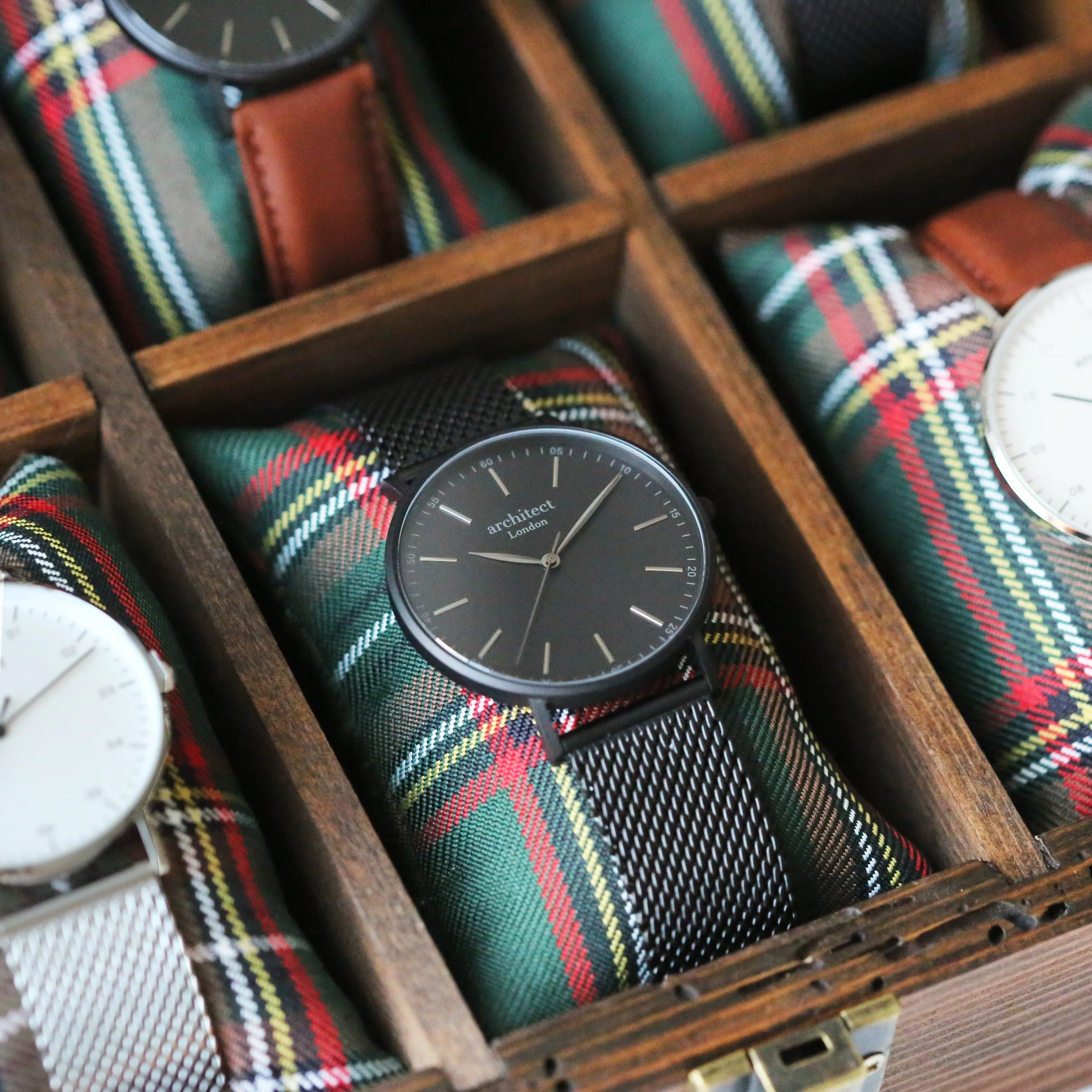 Handwriting Engraving - Men's Minimalist Watch   Pitch Black Mesh