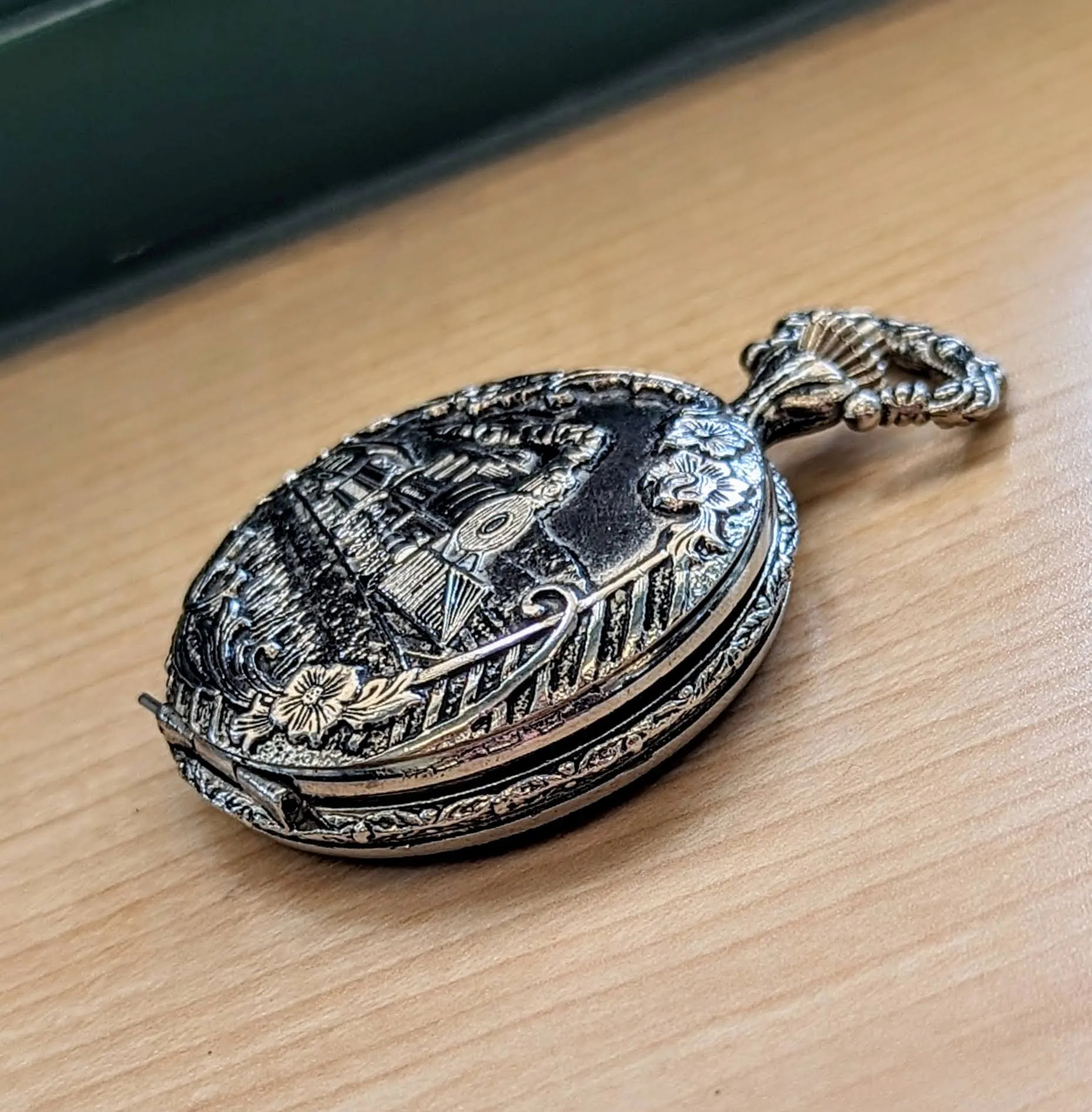 HENRY V Manual Pocket Watch Antimagnetic Railroad Engraved Decorated Hunter Case
