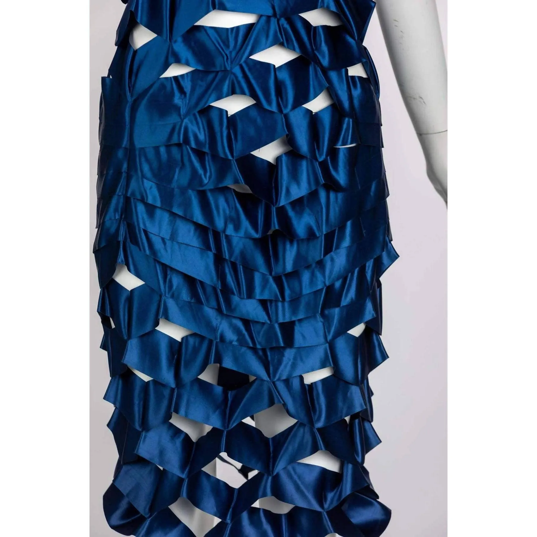 ISSEY MIYAKE Blue Satin Ribbon Cage Dress | Size S