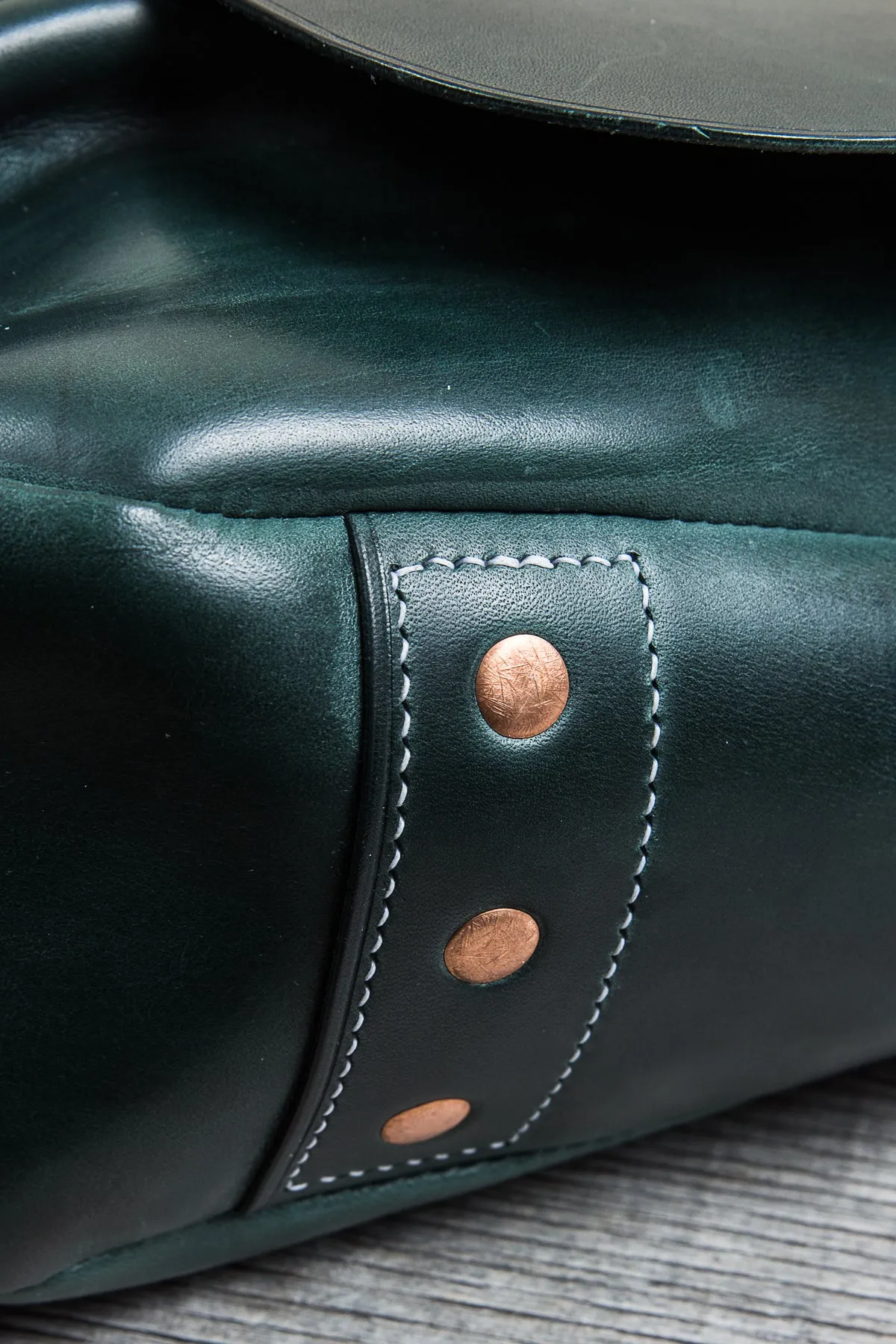 Lone Wolf Leather Messenger Bag Tärnsjö Veg Tanned Green Leather