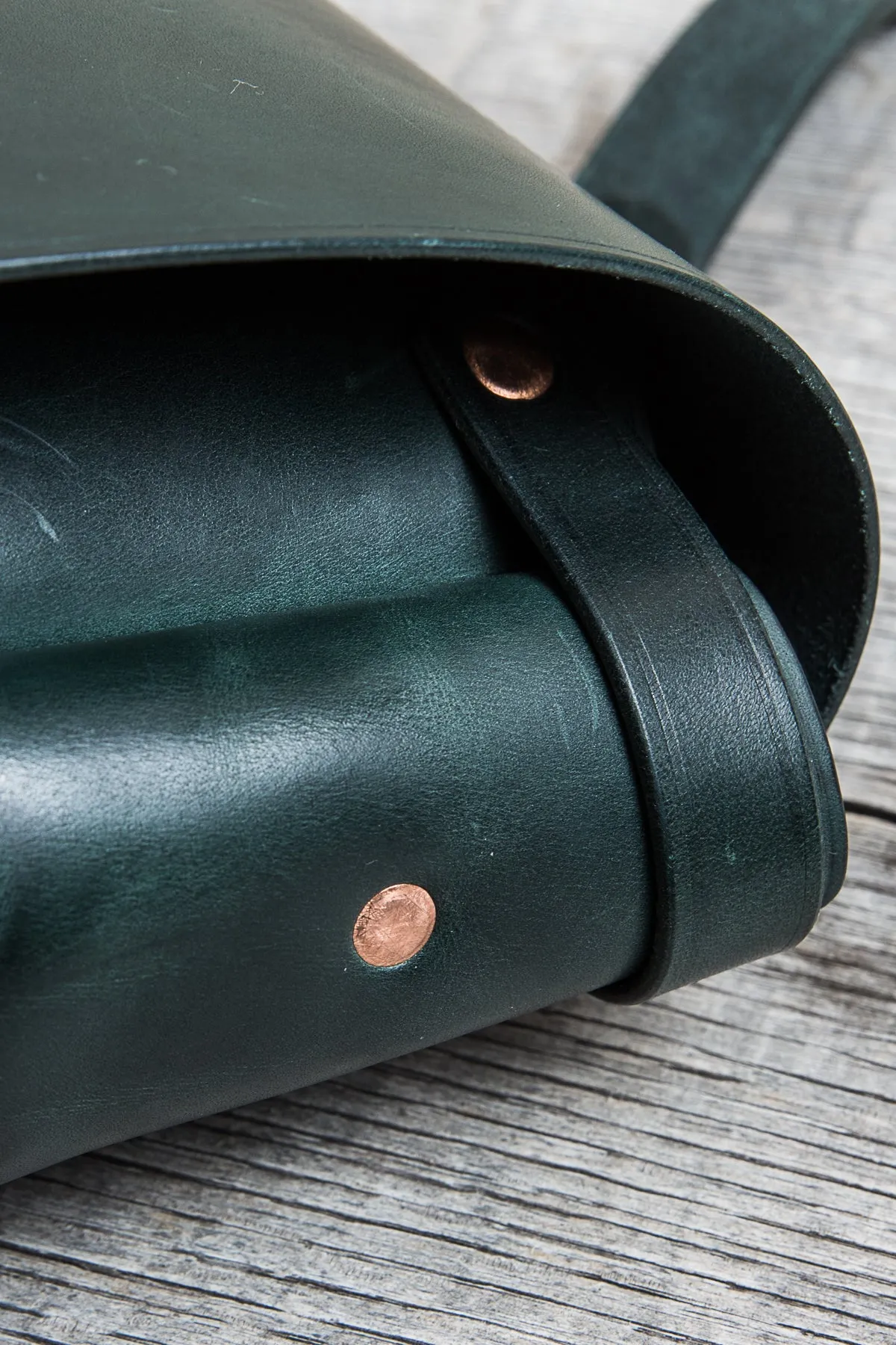 Lone Wolf Leather Messenger Bag Tärnsjö Veg Tanned Green Leather