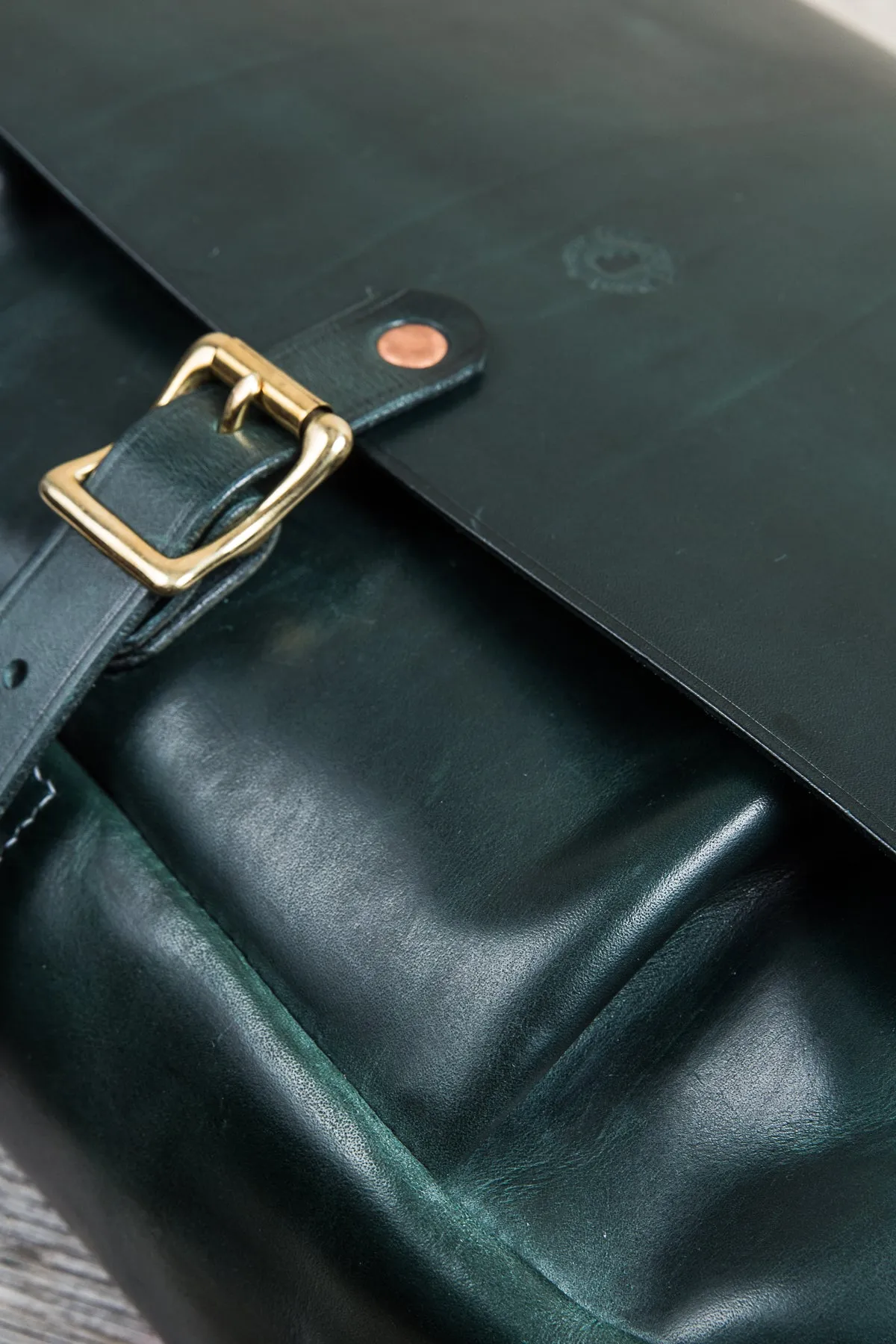 Lone Wolf Leather Messenger Bag Tärnsjö Veg Tanned Green Leather
