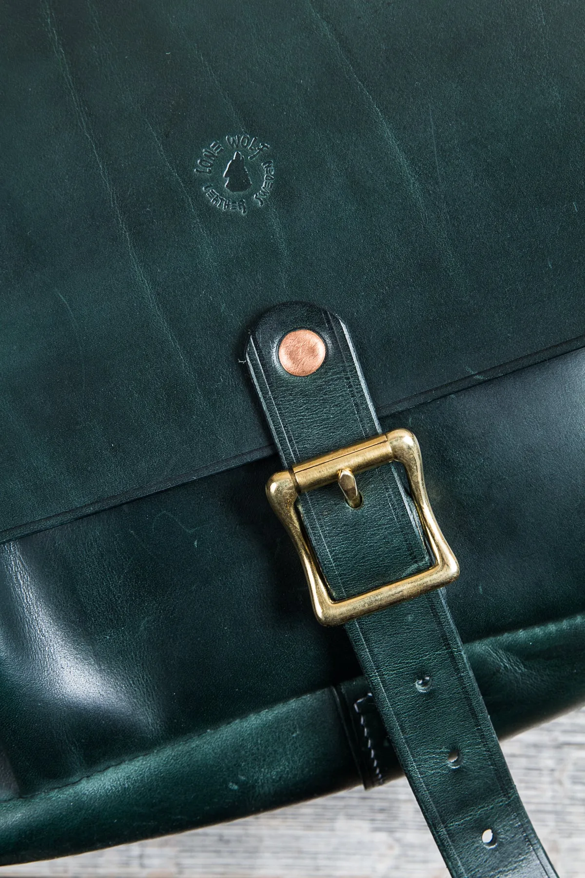 Lone Wolf Leather Messenger Bag Tärnsjö Veg Tanned Green Leather