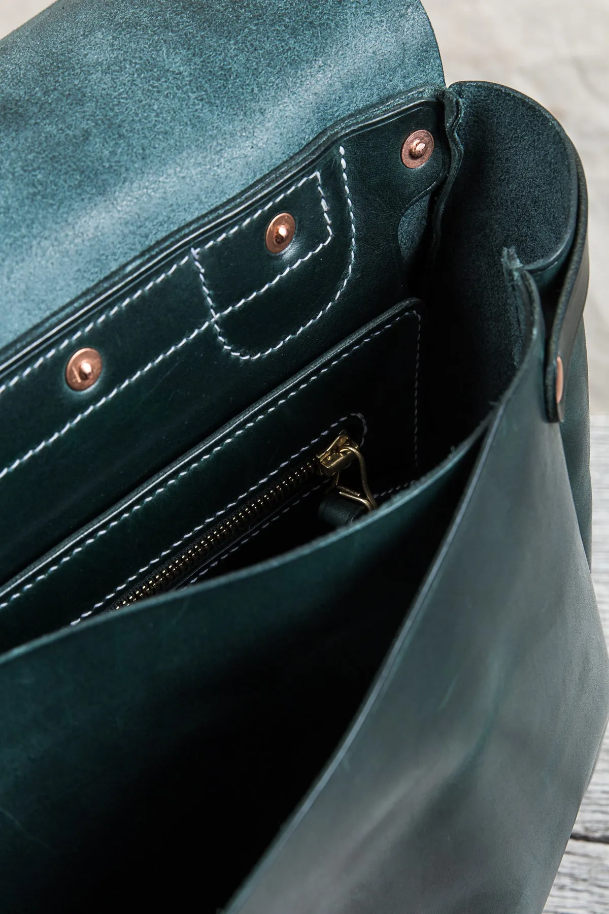 Lone Wolf Leather Messenger Bag Tärnsjö Veg Tanned Green Leather