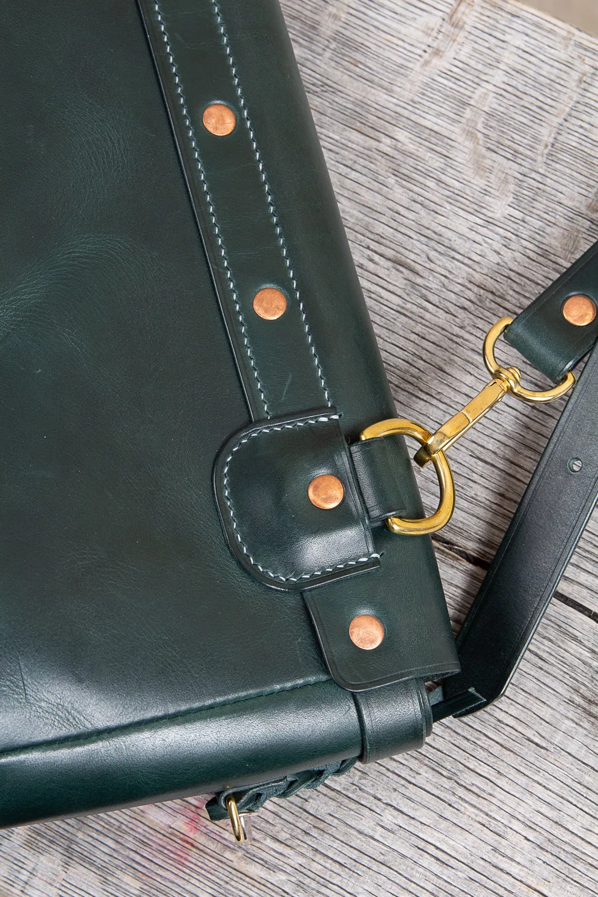 Lone Wolf Leather Messenger Bag Tärnsjö Veg Tanned Green Leather