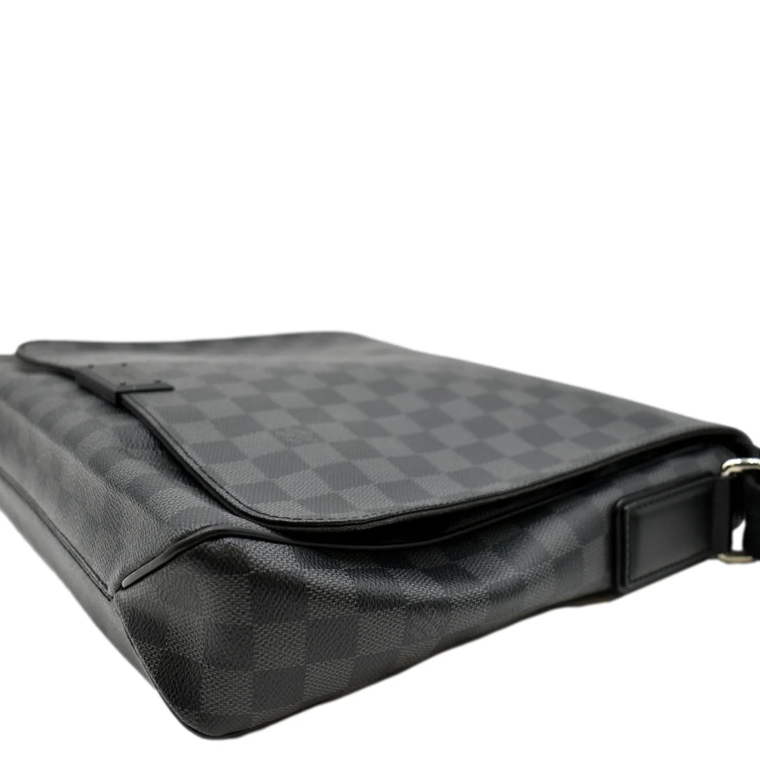 LOUIS VUITTON District MM Damier Graphite Messenger Bag Black