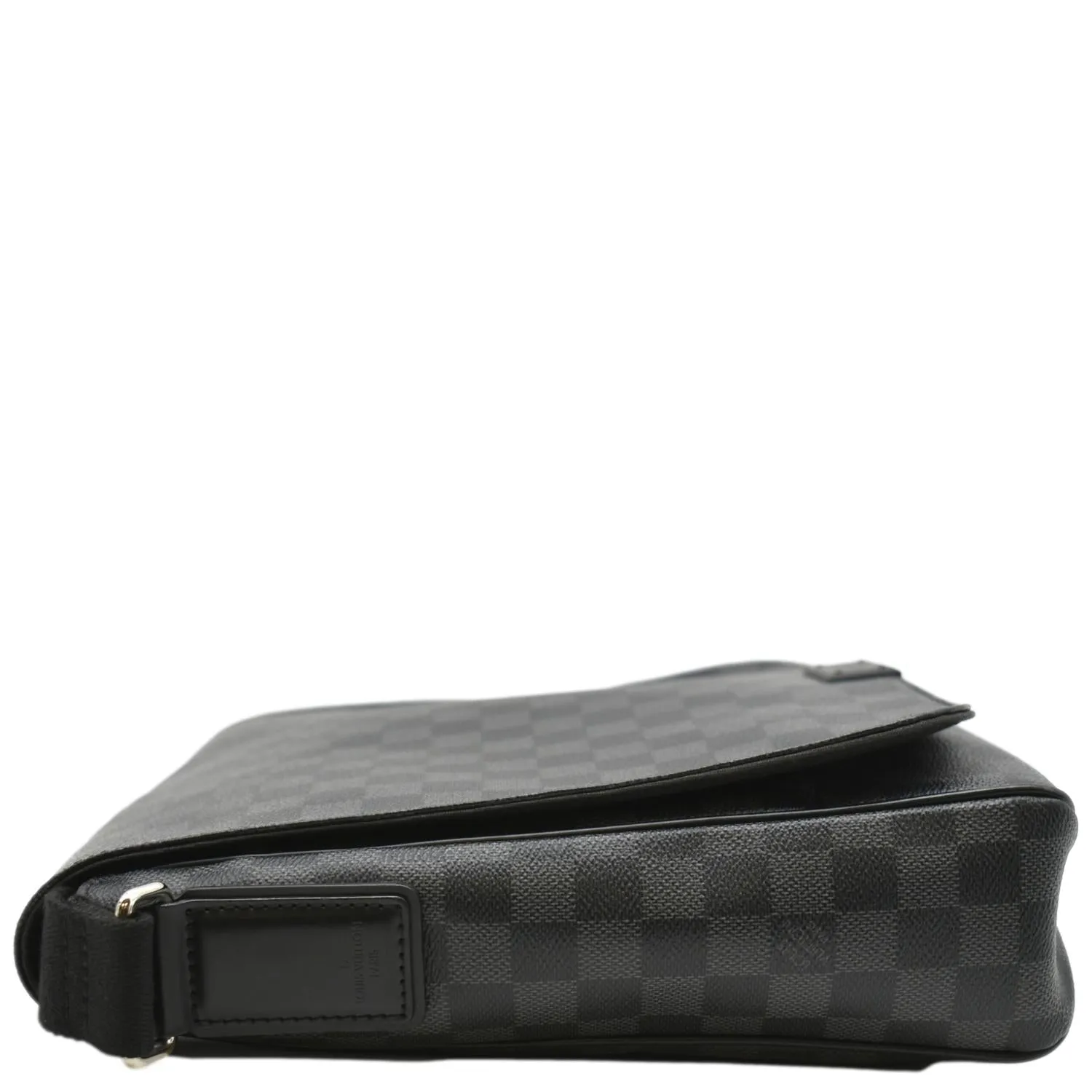 LOUIS VUITTON District MM Damier Graphite Messenger Bag Black
