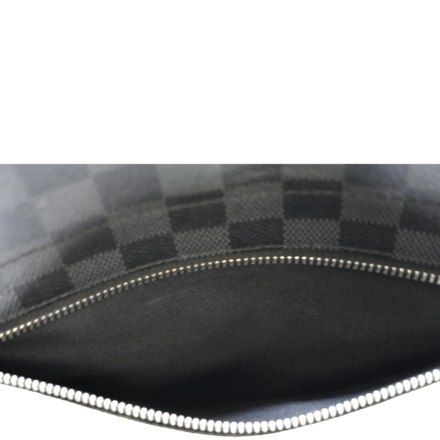 LOUIS VUITTON District MM Damier Graphite Messenger Bag Black