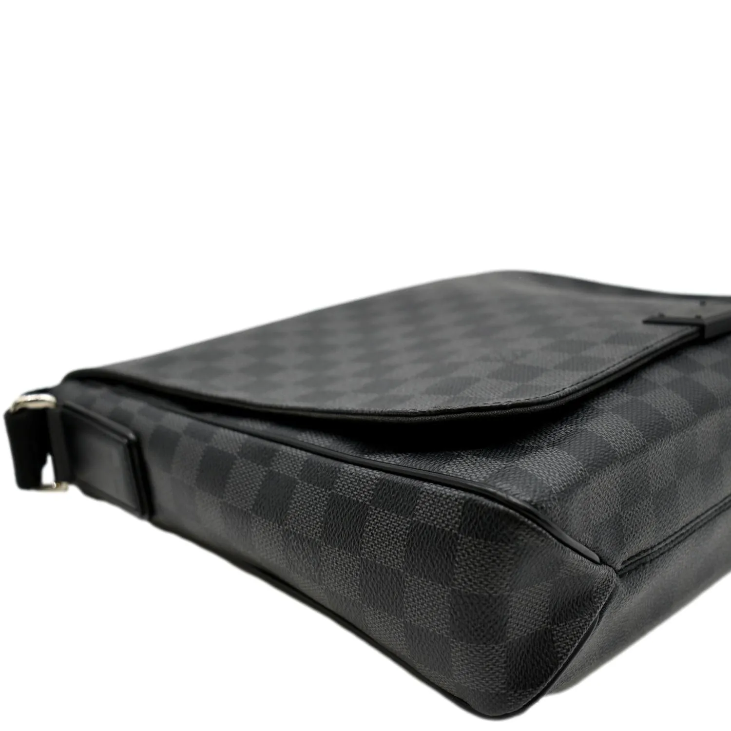 LOUIS VUITTON District MM Damier Graphite Messenger Bag Black