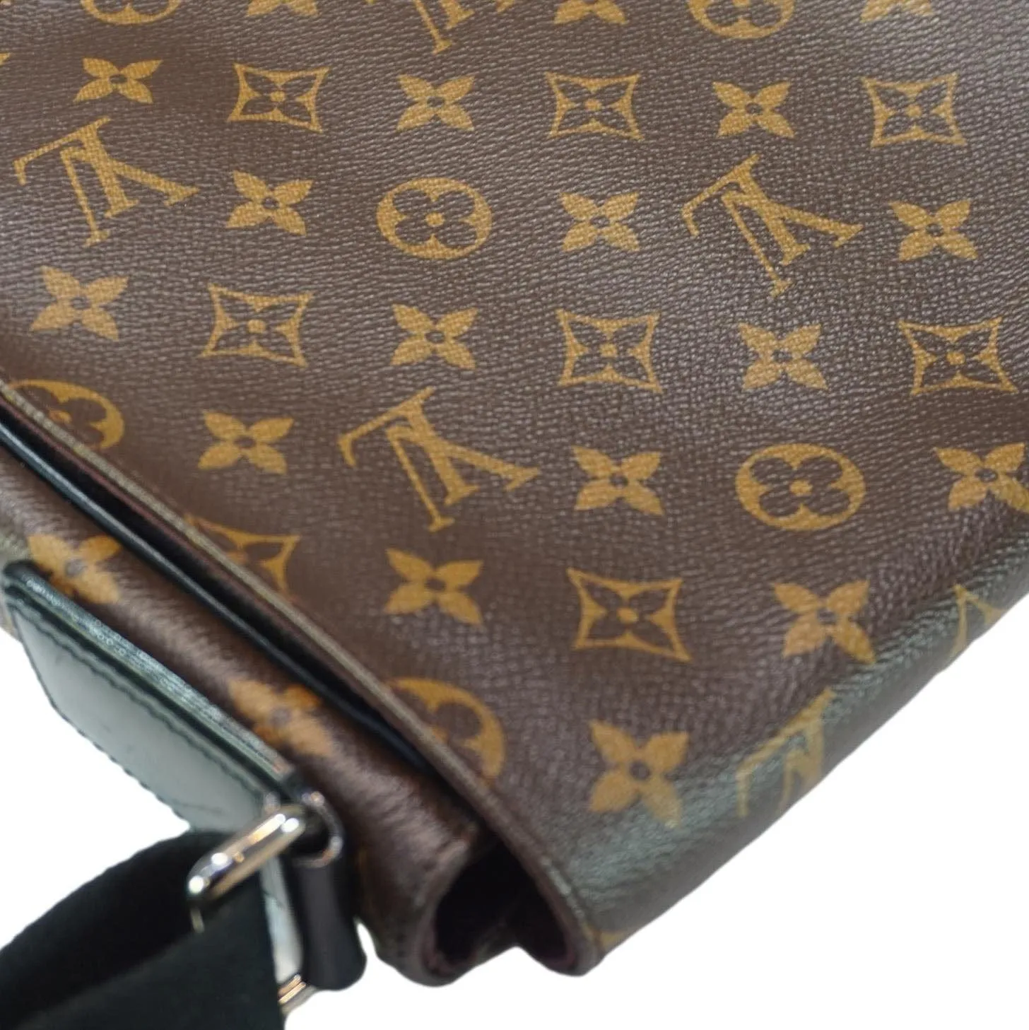 LOUIS VUITTON District PM Monogram Canvas Messenger Bag Brown