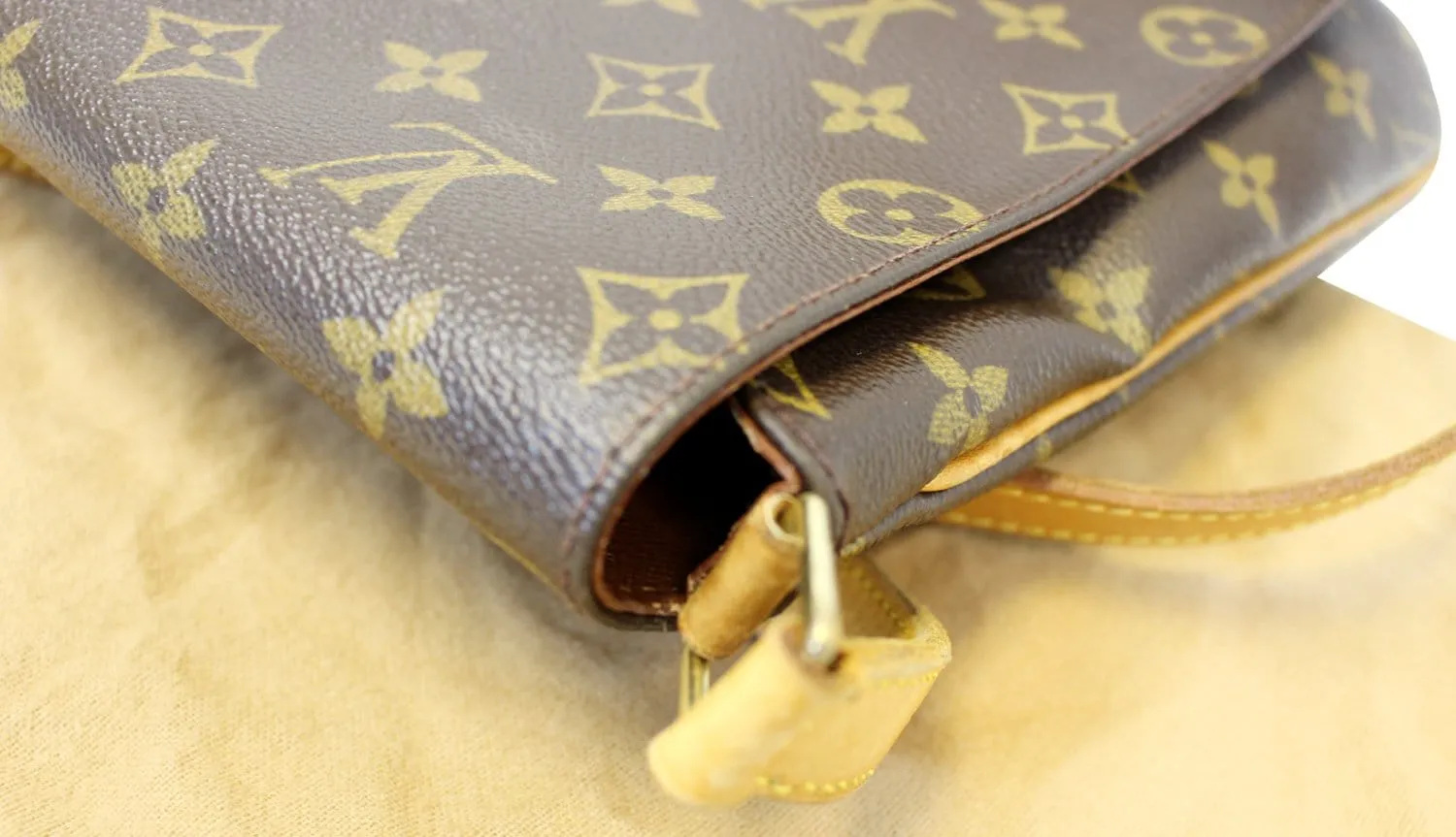 LOUIS VUITTON Musette Salsa Monogram Canvas  Shoulder Crossbody Bag