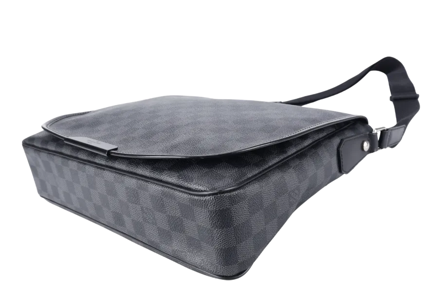 LOUIS VUITTON N58029 DANIEL MM DAMIER GRAPHITE CANVAS SILVER HARDWARE NO DUST COVER