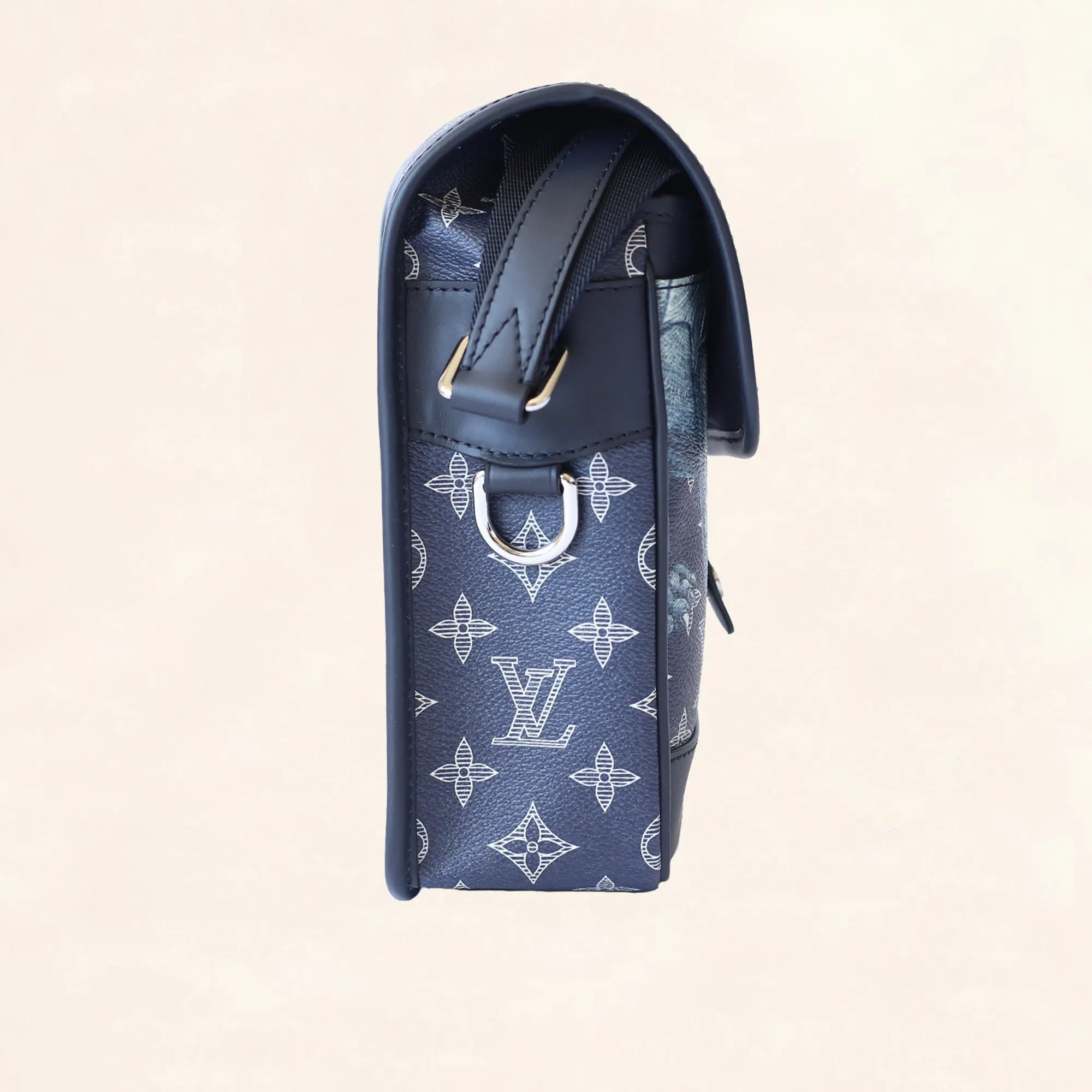 Louis Vuitton | Savane Monogram Chapman Messenger | BB