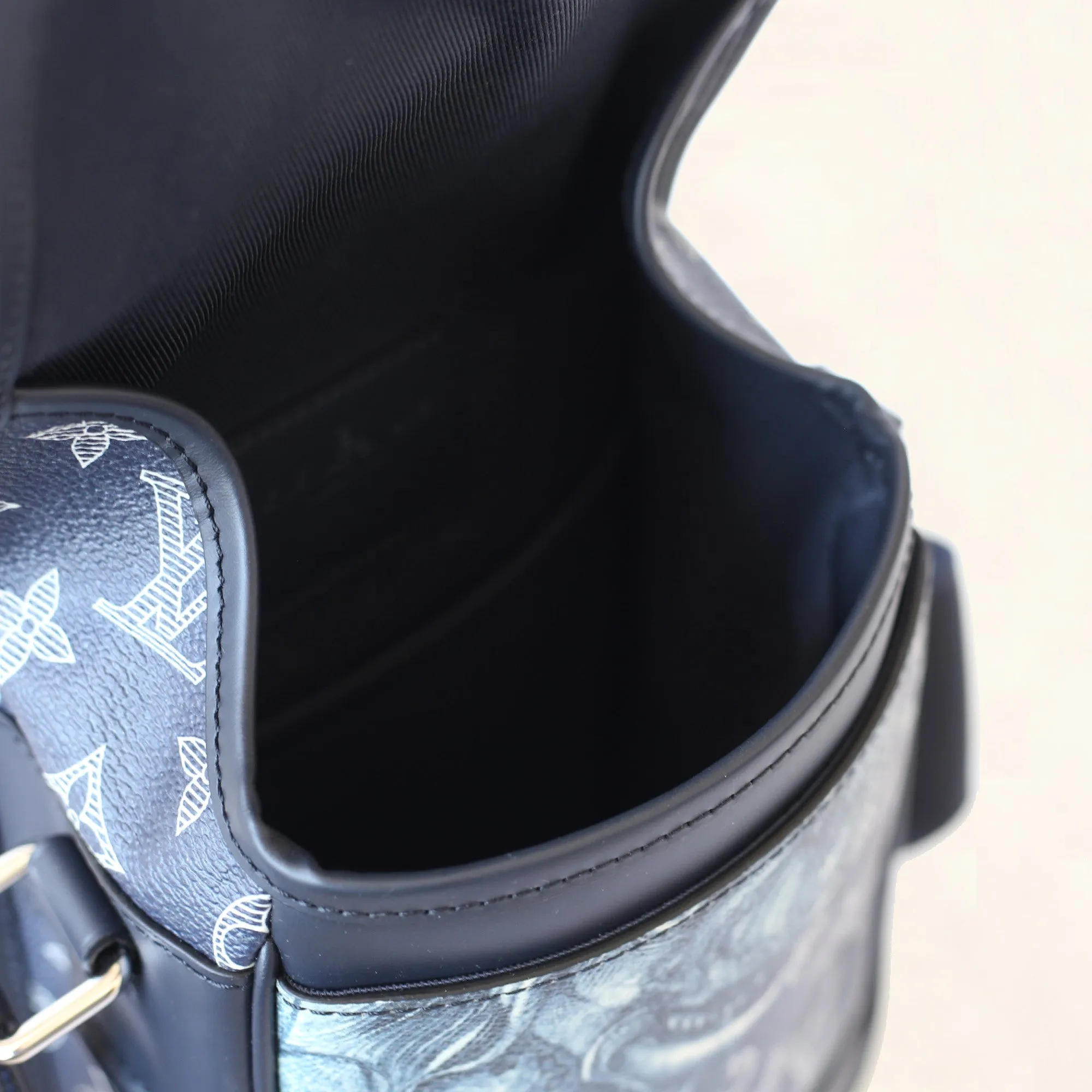 Louis Vuitton | Savane Monogram Chapman Messenger | BB