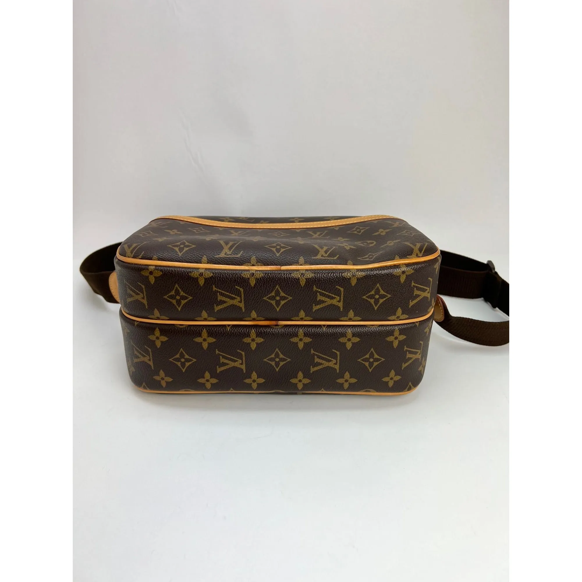 LOUIS VUITTON Reporter PM Monogram Shoulder Crossbody Bag