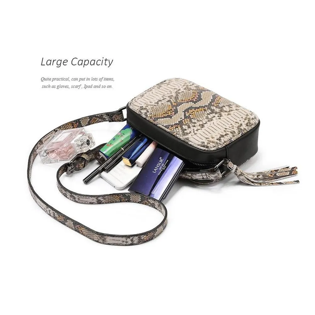 <bold>Shell  / Crossbody Bag <br>Genuine-Leather