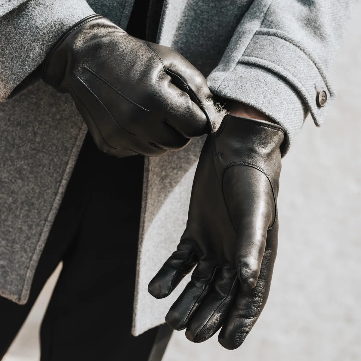 Marco (black) - Italian lambskin leather gloves with brown rabbit fur lining