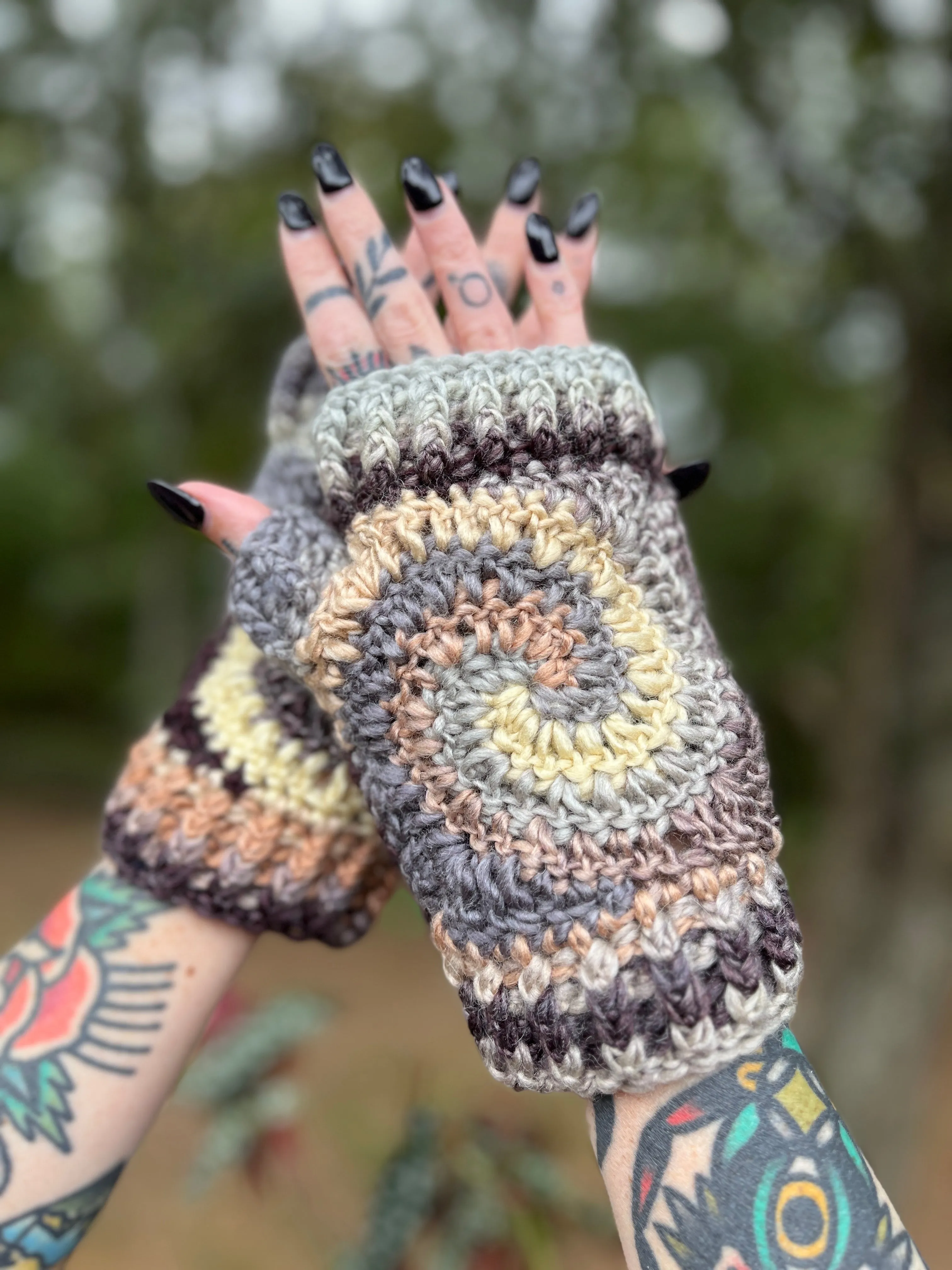 Merle Swirl Fingerless Gloves