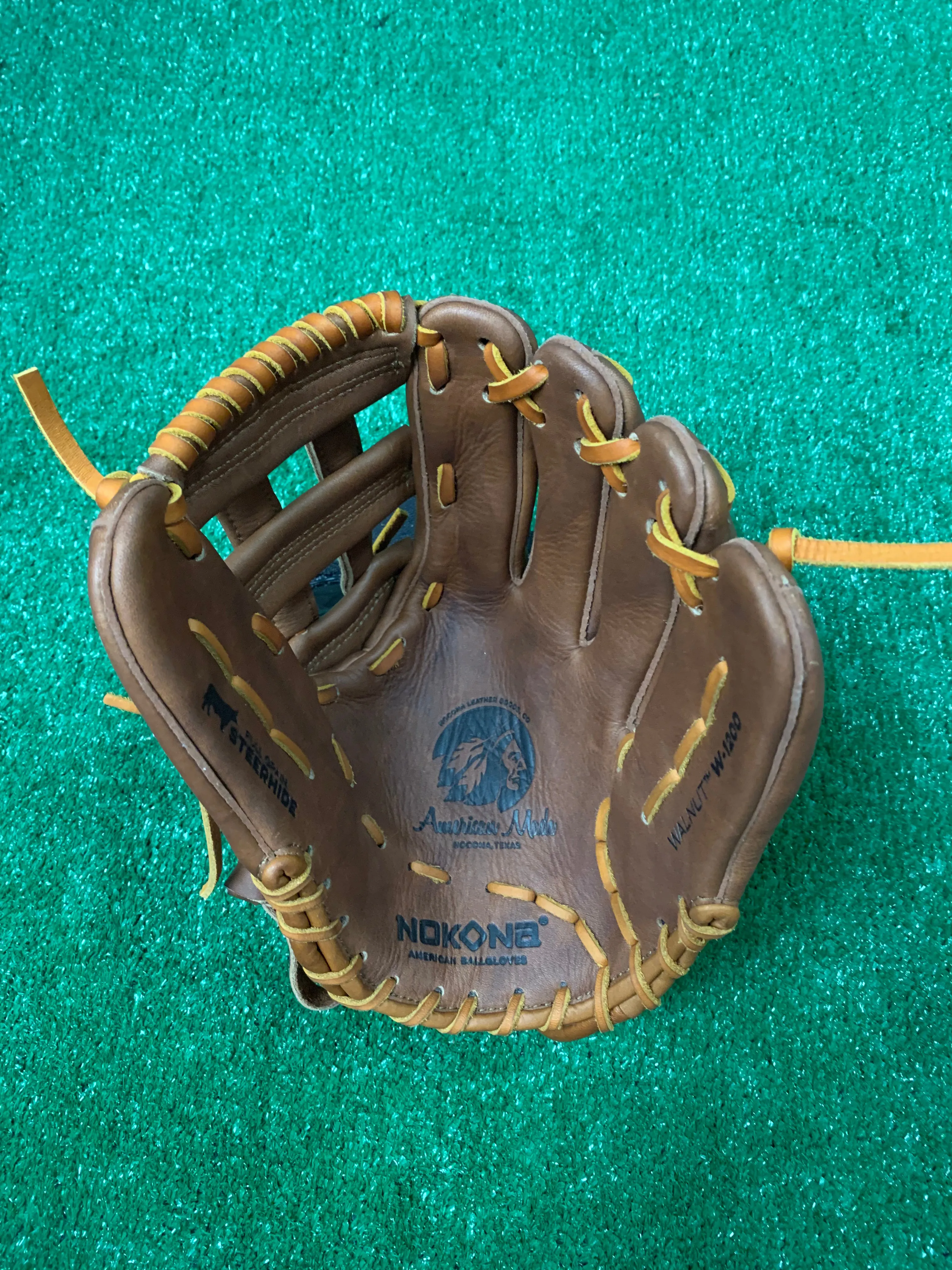 Nokona Walnut™ 12" Fastpitch Glove