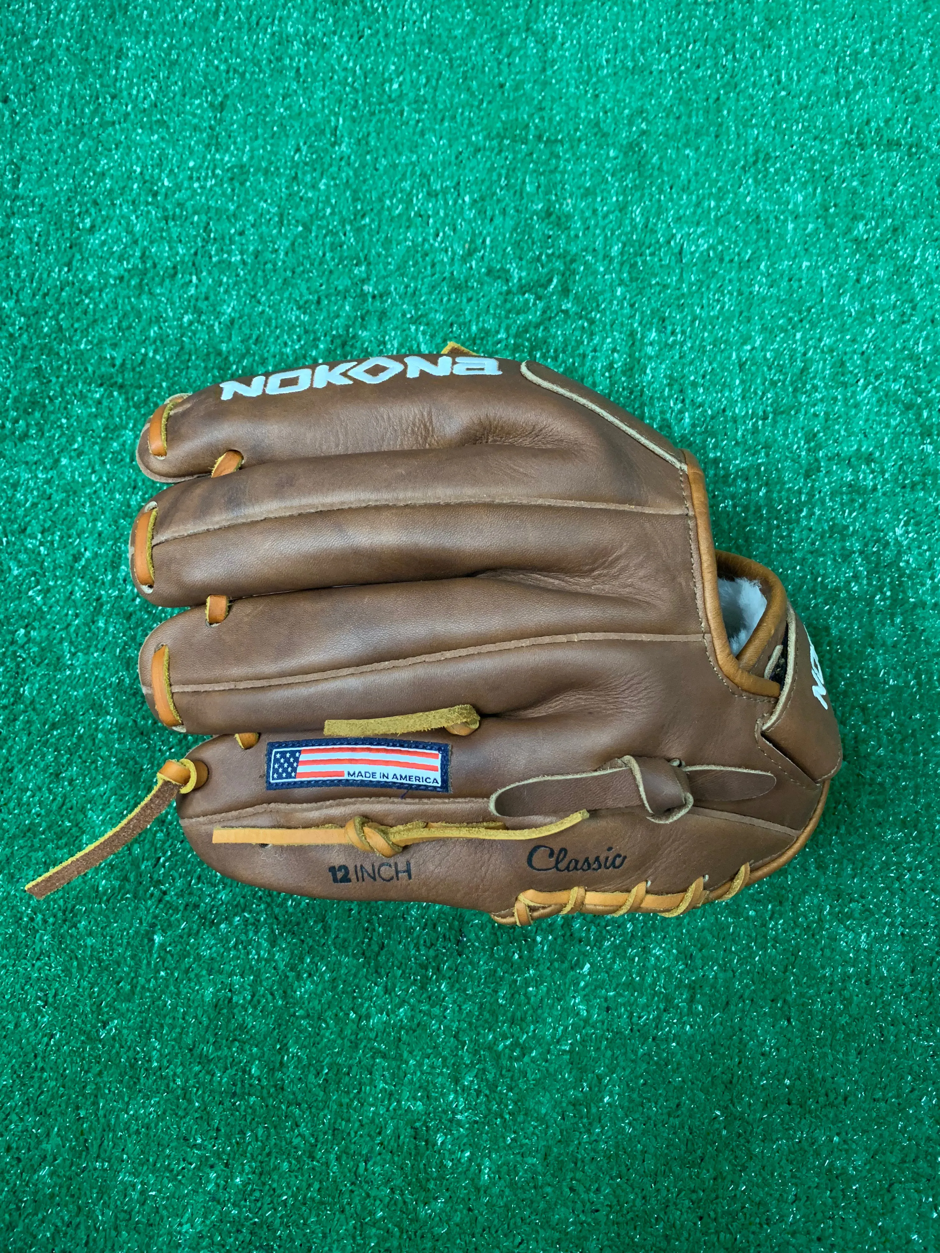 Nokona Walnut™ 12" Fastpitch Glove
