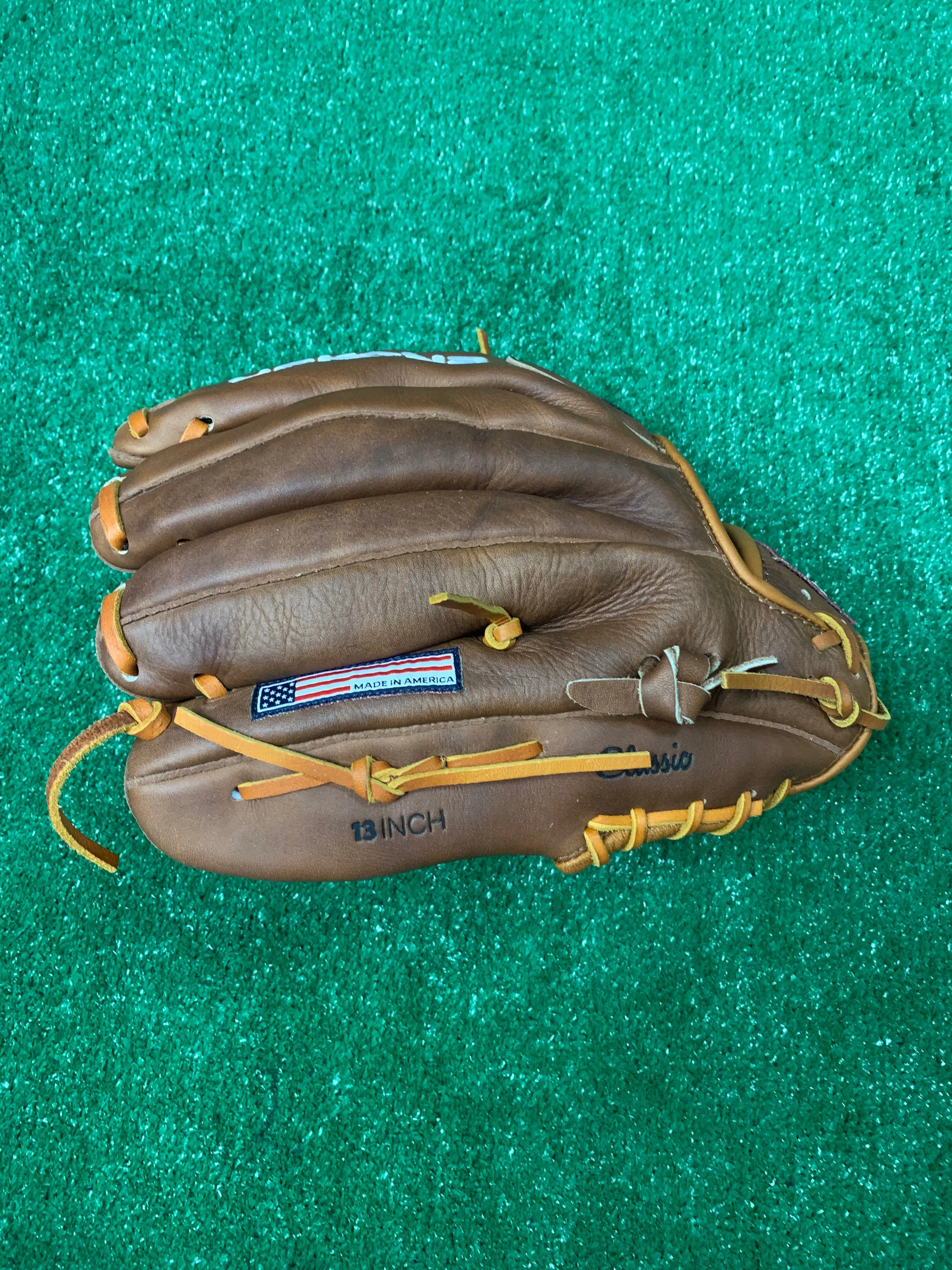 Nokona Walnut™ 13'' Classic Baseball/Softball Glove