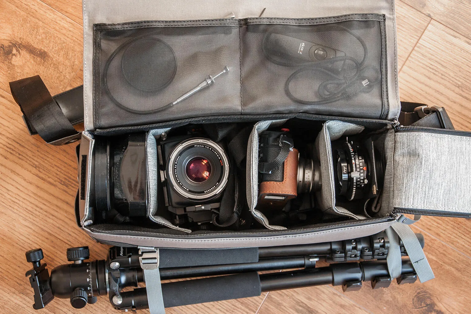 PHOTOGRAPHER MESSENGER - toffee